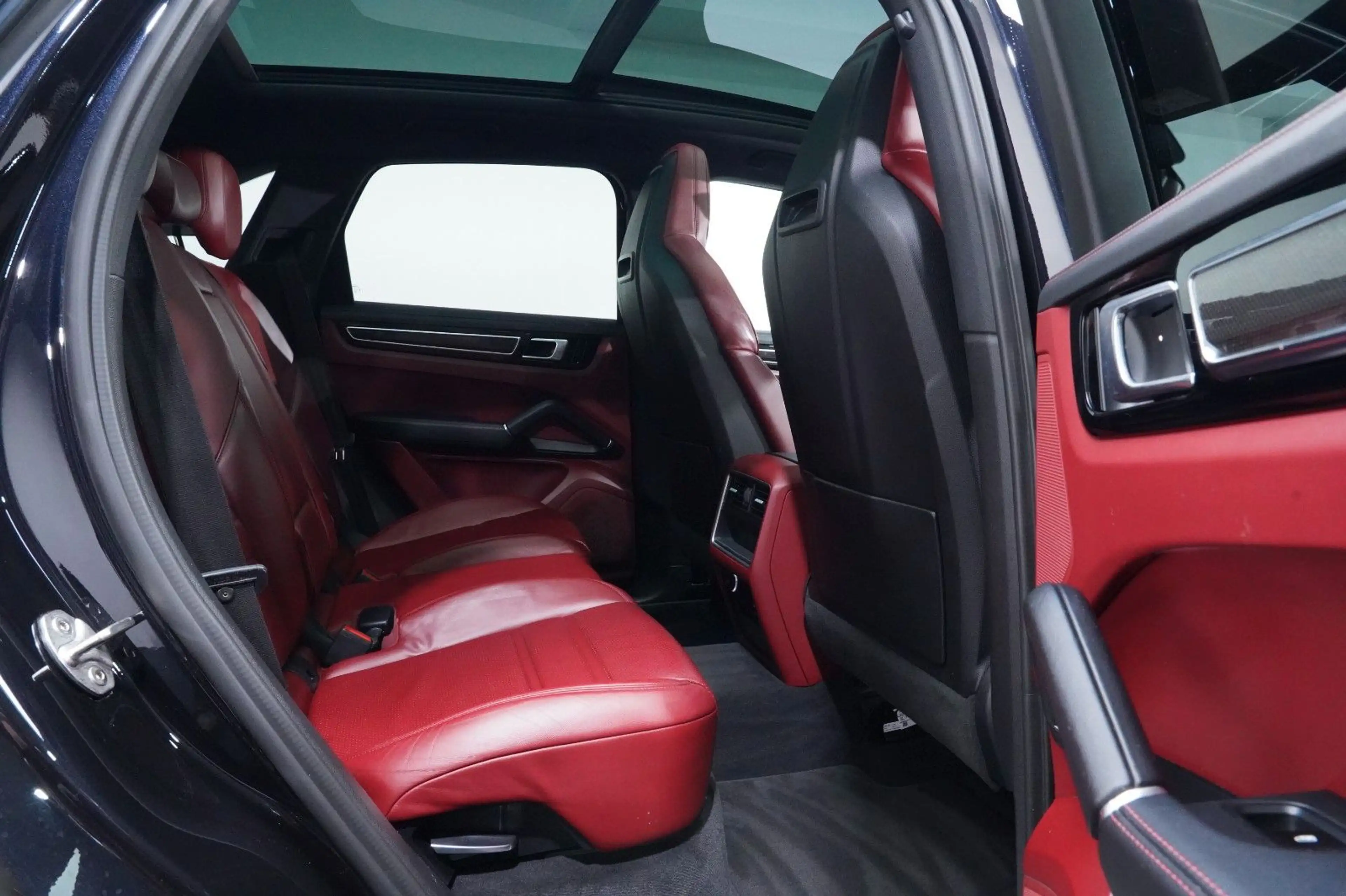Porsche Cayenne E-Hybrid PDLS+/18-WEG/BOSE/PANO/CARPLAY — photo 11