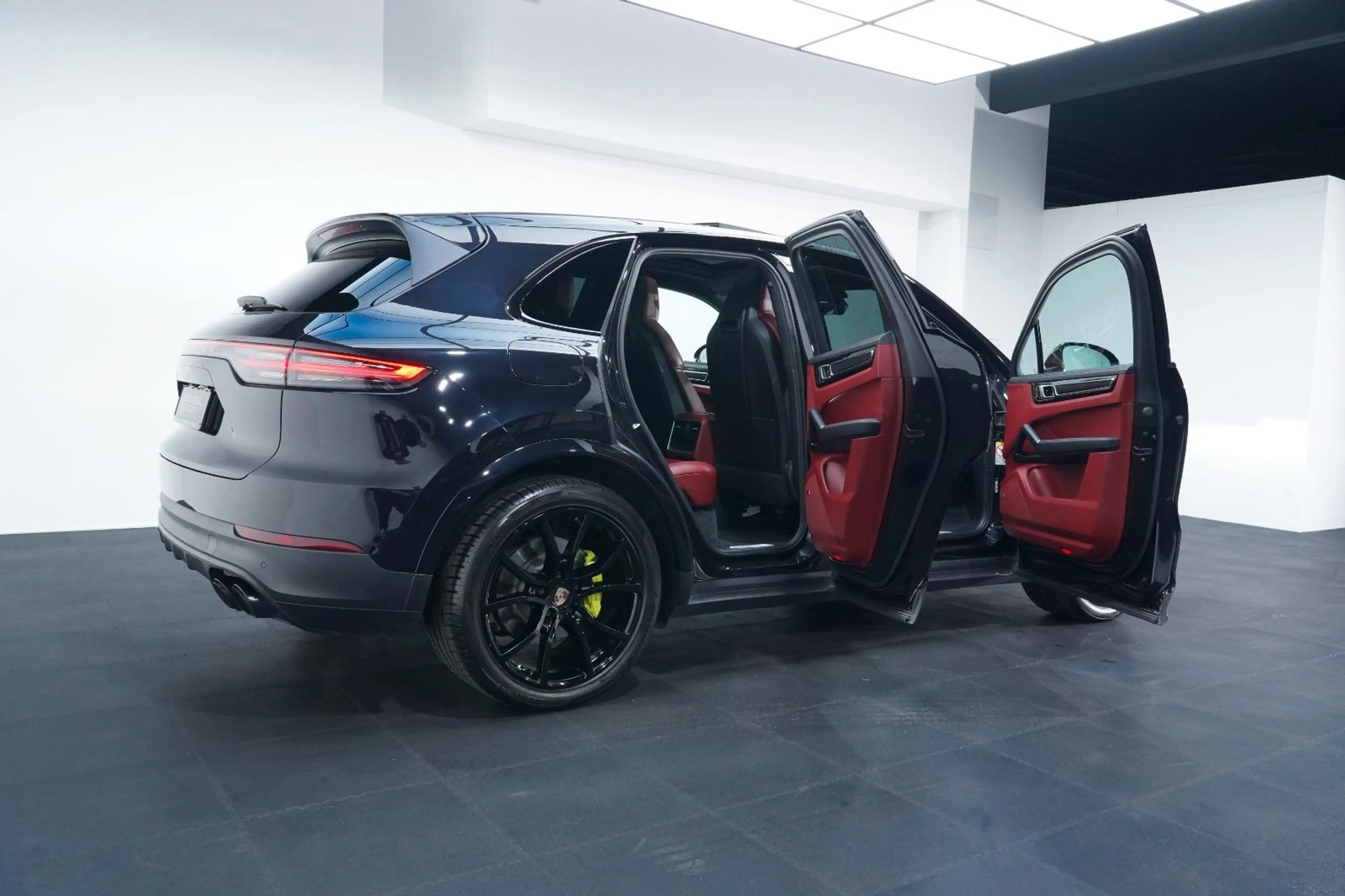 Porsche Cayenne E-Hybrid PDLS+/18-WEG/BOSE/PANO/CARPLAY — photo 10