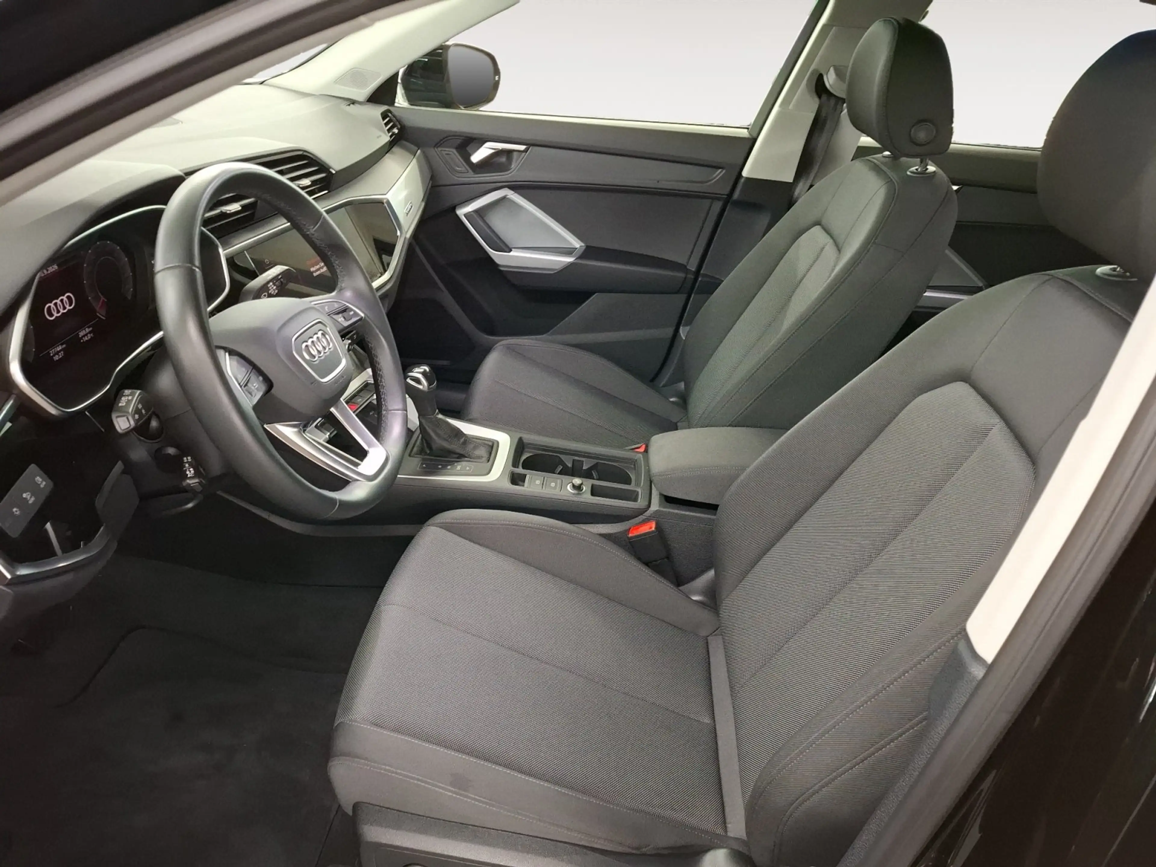 Audi Q3 40 TFSI quattro Matrix RFK CarPlay Pano — photo 7