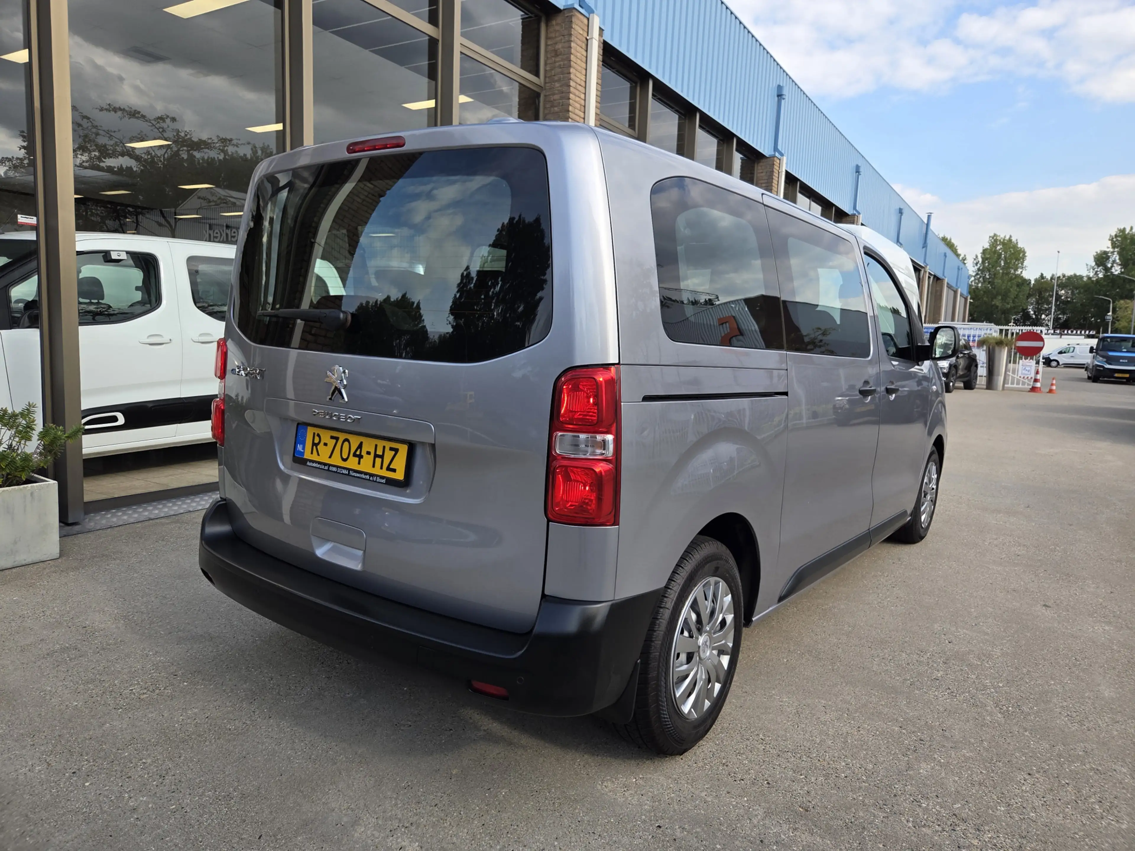 Peugeot e-Expert 50 kWh L2 9-Persoons Airco Panoramadak — photo 9