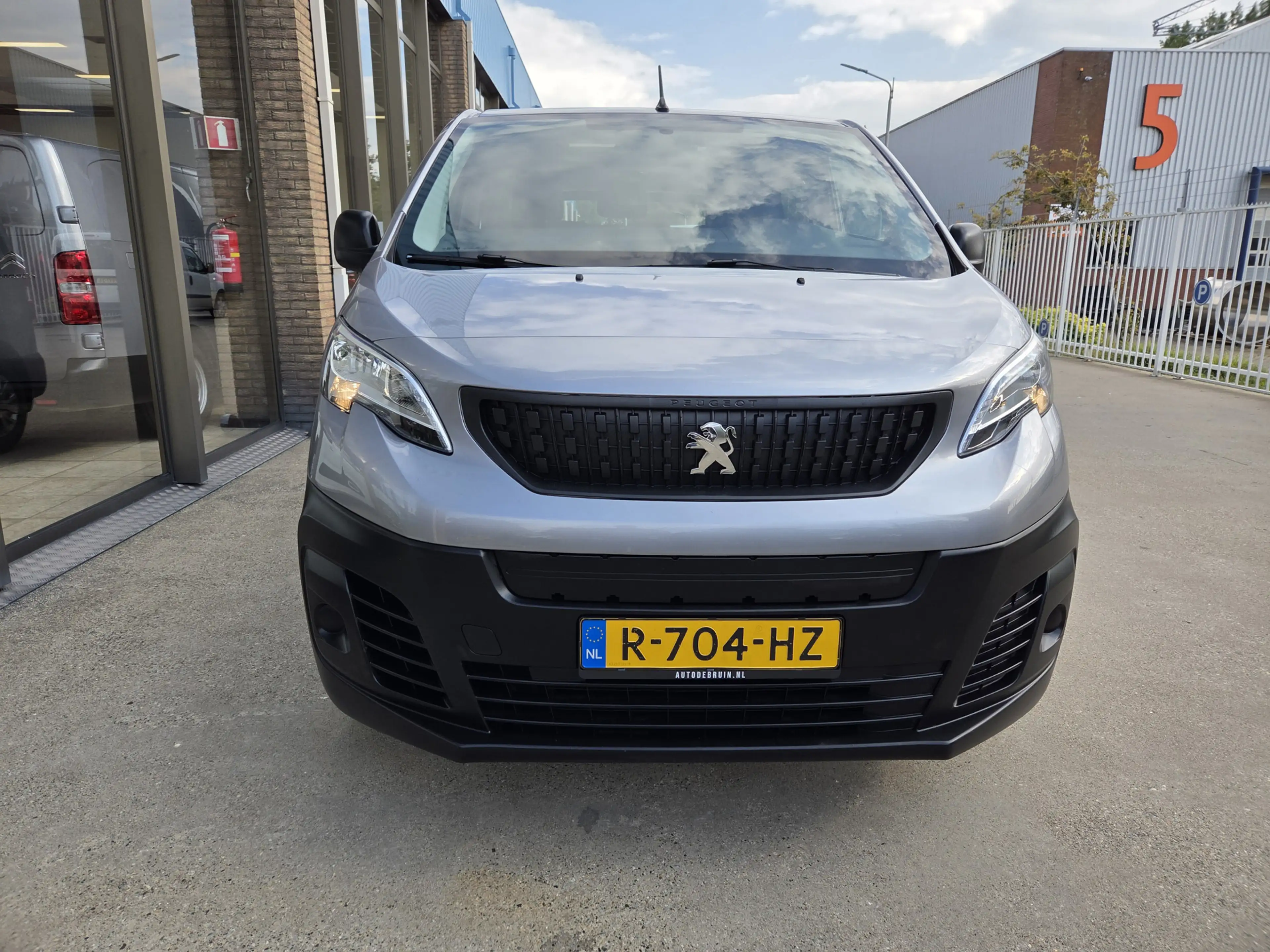 Peugeot e-Expert 50 kWh L2 9-Persoons Airco Panoramadak — photo 3