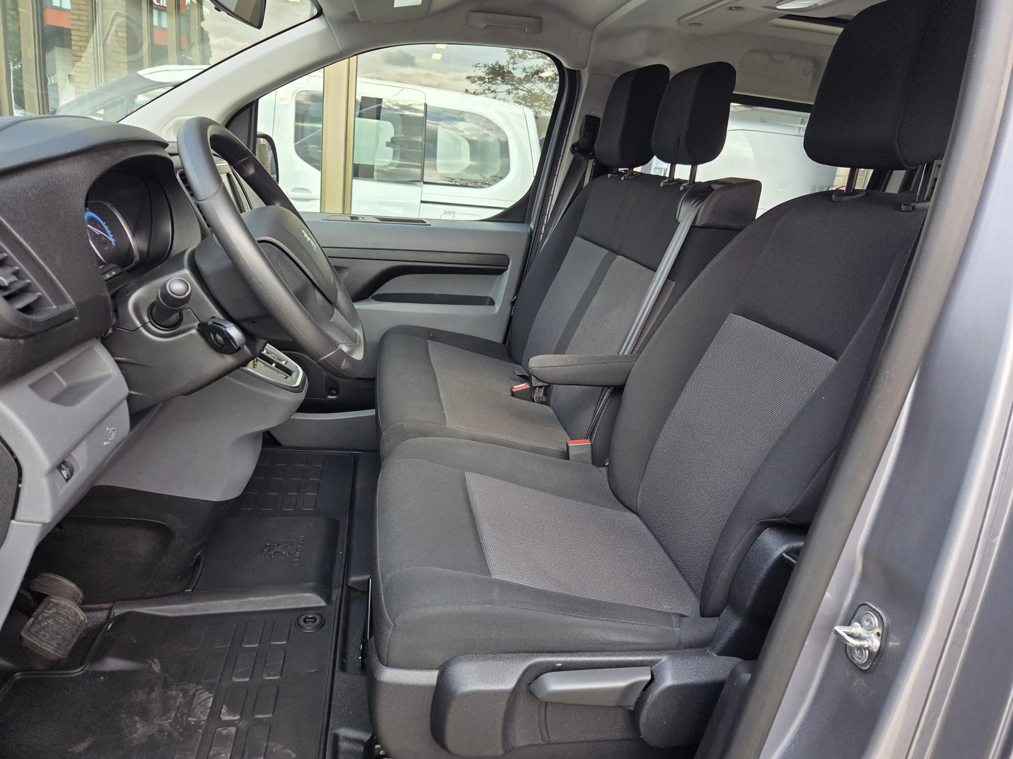 Peugeot e-Expert 50 kWh L2 9-Persoons Airco Panoramadak — photo 13