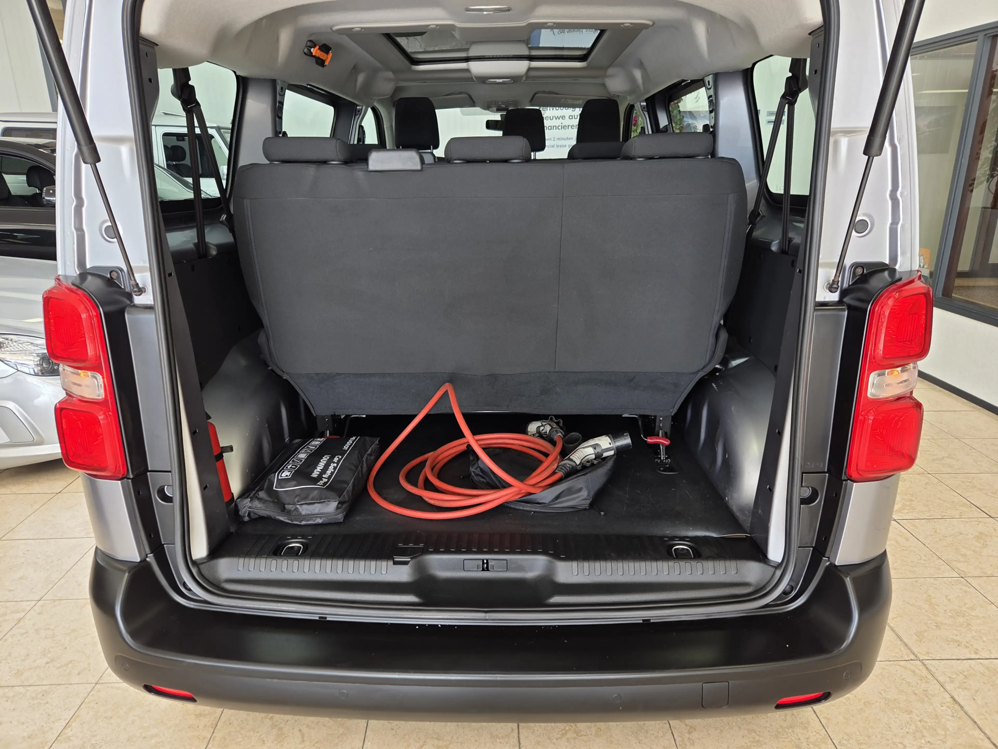 Peugeot e-Expert 50 kWh L2 9-Persoons Airco Panoramadak — photo 10