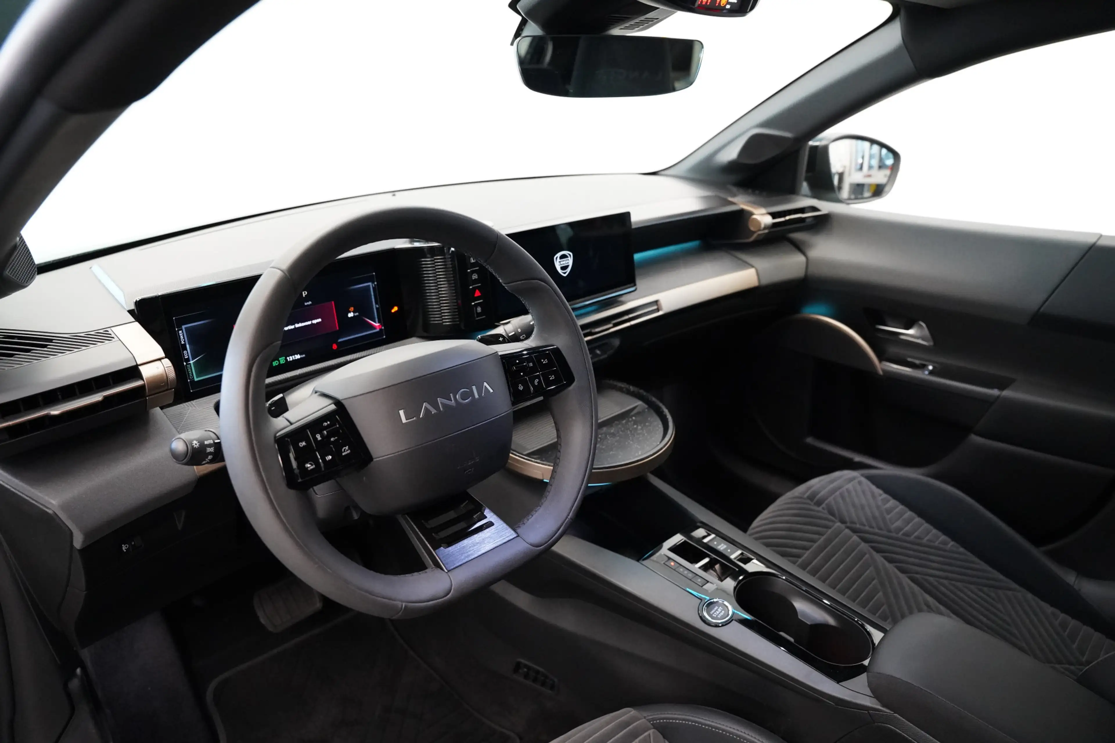 Lancia Ypsilon 1.2 Turbo Hybrid LX Cruise/Climate PDC NAP 17''LM — photo 5