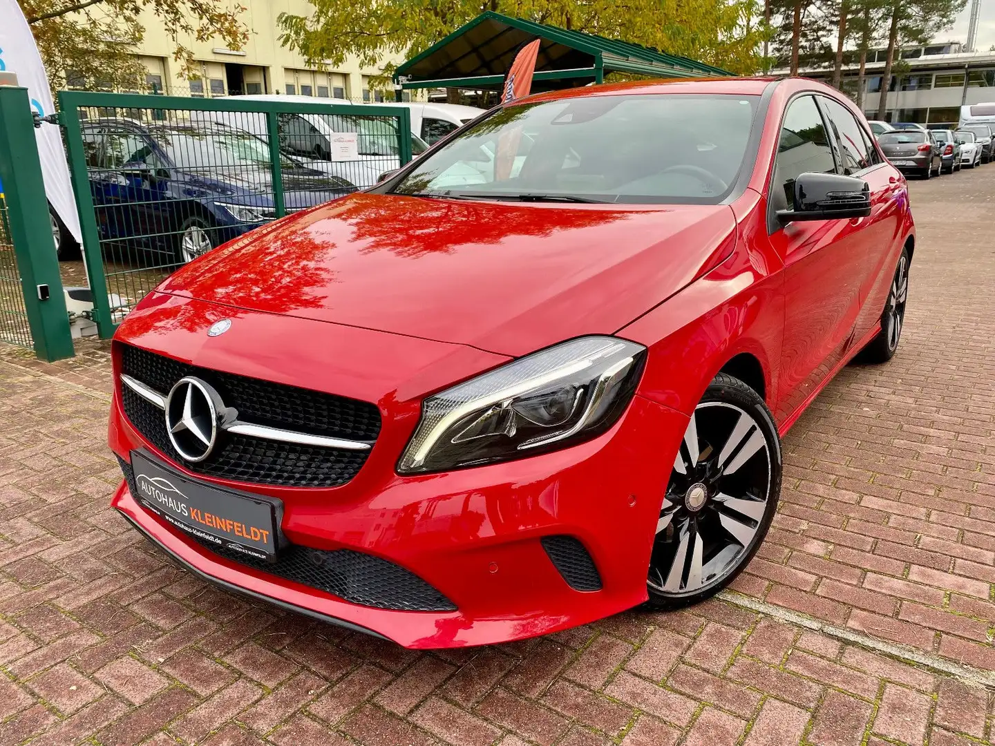 Mercedes-Benz A 180 BlueEfficiency 7 G-DCT |LED|NIGHT|18 ZOLL| Rot - 1