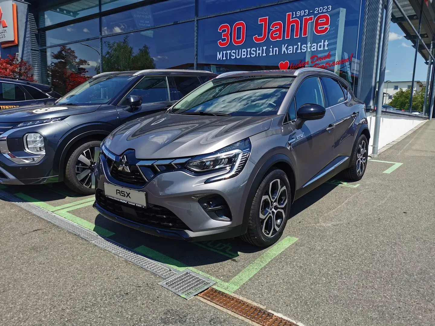 Mitsubishi ASX Select 1.6 Plug-in Hybrid Garantie bis 06/29 Grau - 1