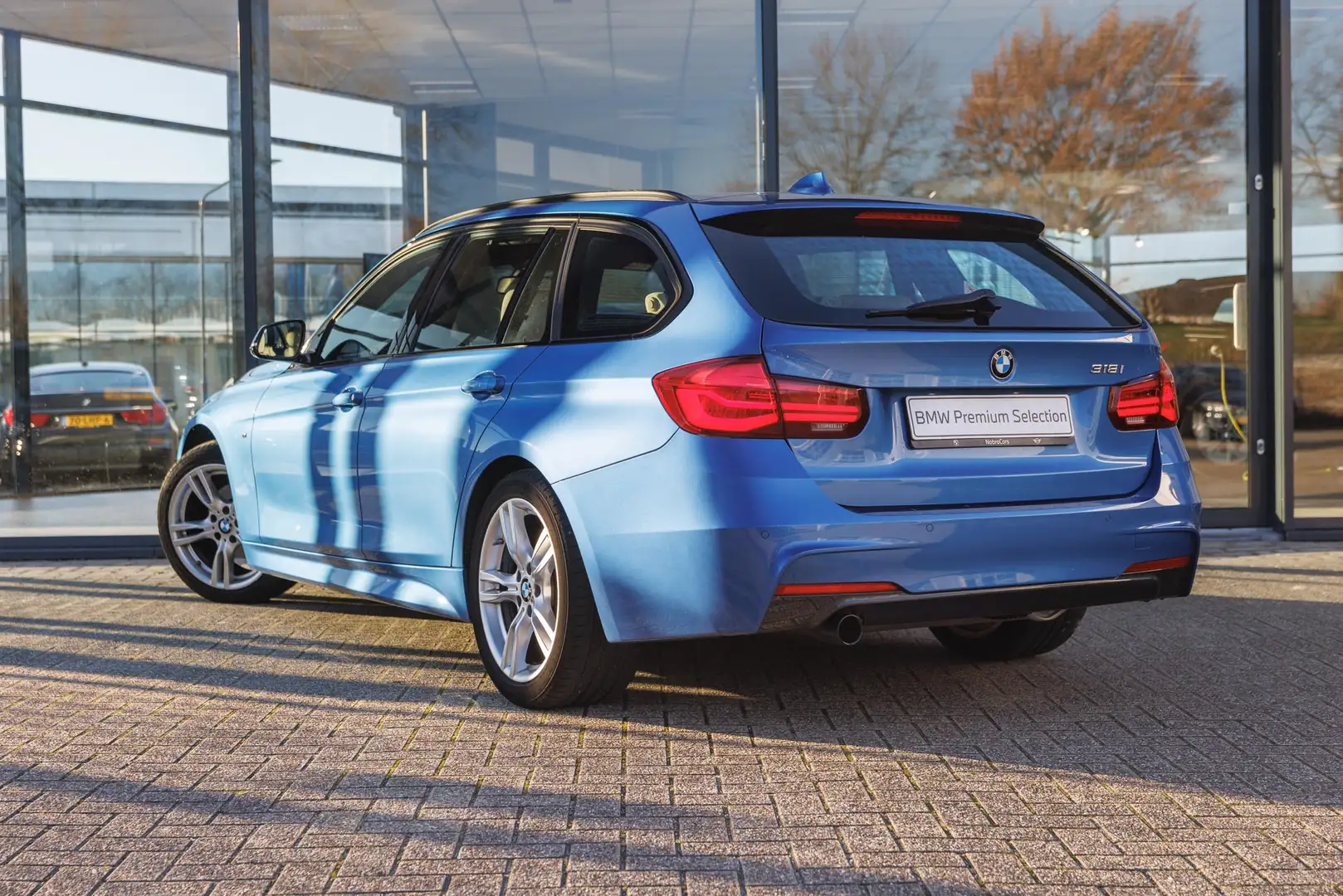 BMW 318 3-serie Touring 318i Executive M Sport Automaat / Blue - 2