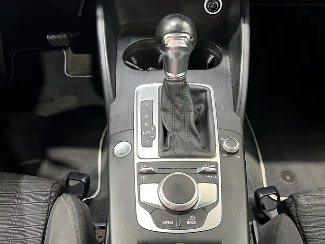 Audi E-Tron view 15