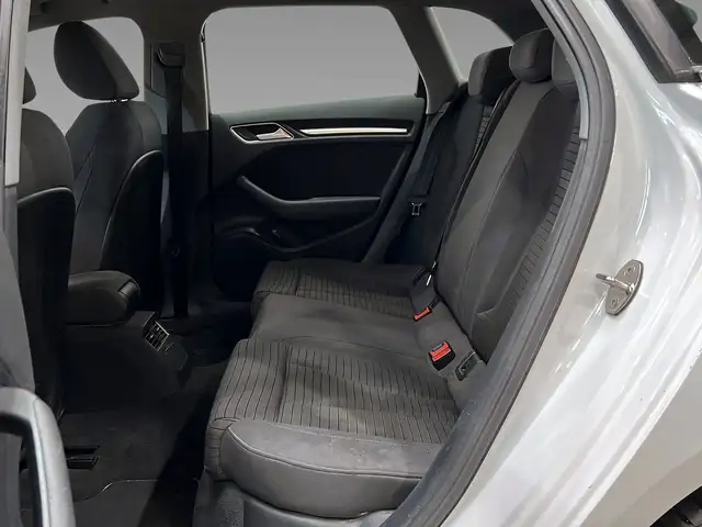Audi E-Tron view 10