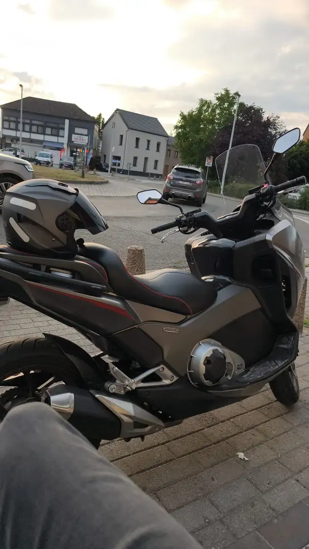 Honda Integra 750 sport Zilver - 1