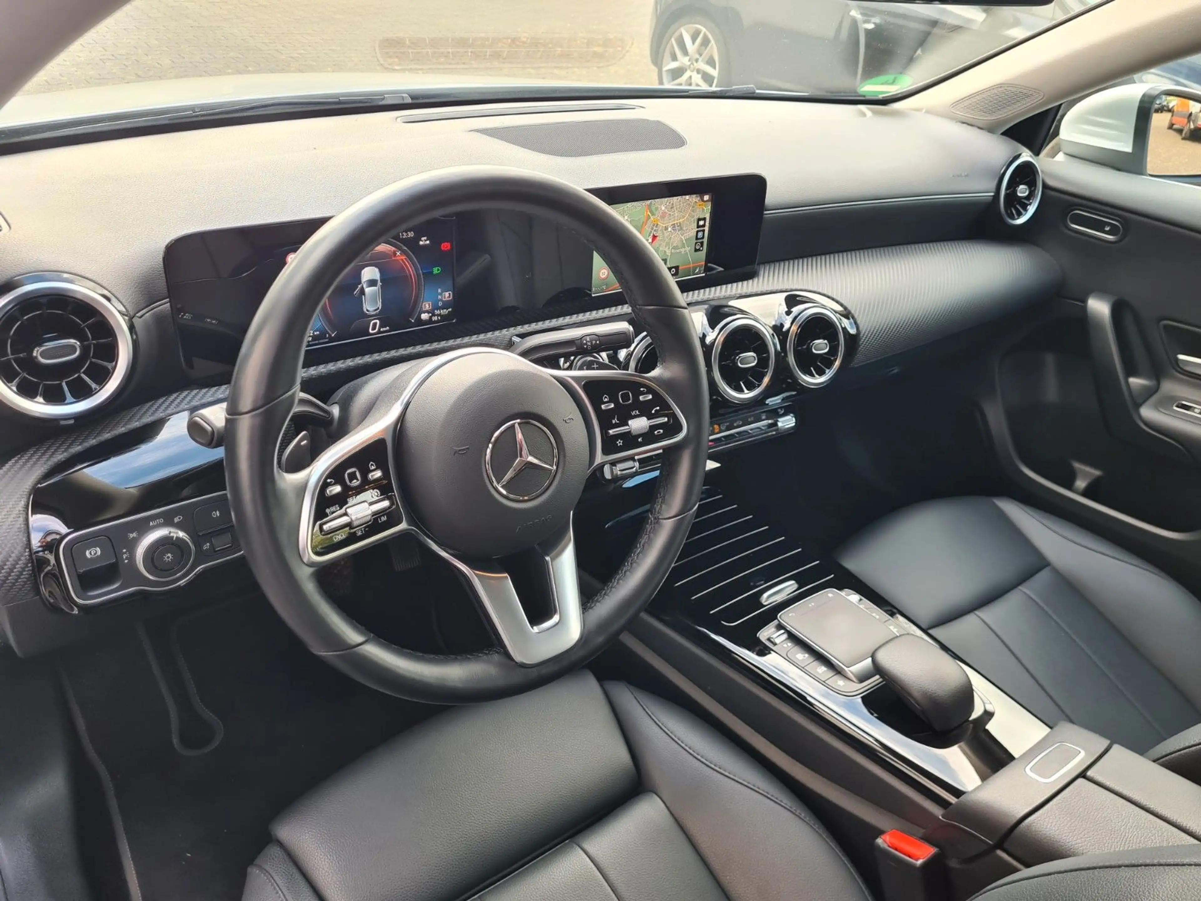 Mercedes-Benz A 250 e 8G DCT - MULTIBEAM - AHK - MASSAGE - — photo 10