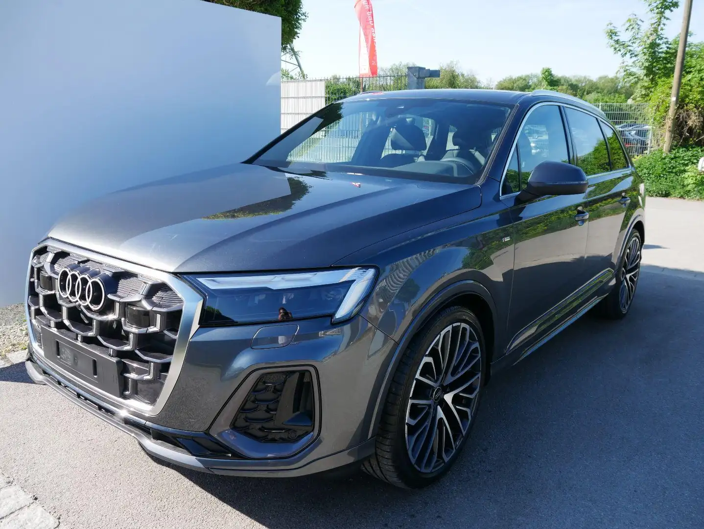 Audi Q7 S line 50 TDI*4X4*AHK*LED*7-SITZE*22 ZOLL*PANO*KAM Šedá - 2