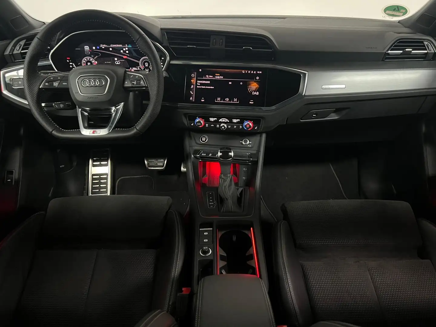 Audi Q3 Sportback 45 TFSI e 3 x S-line Pano Sfeer Matrix K Zwart - 2