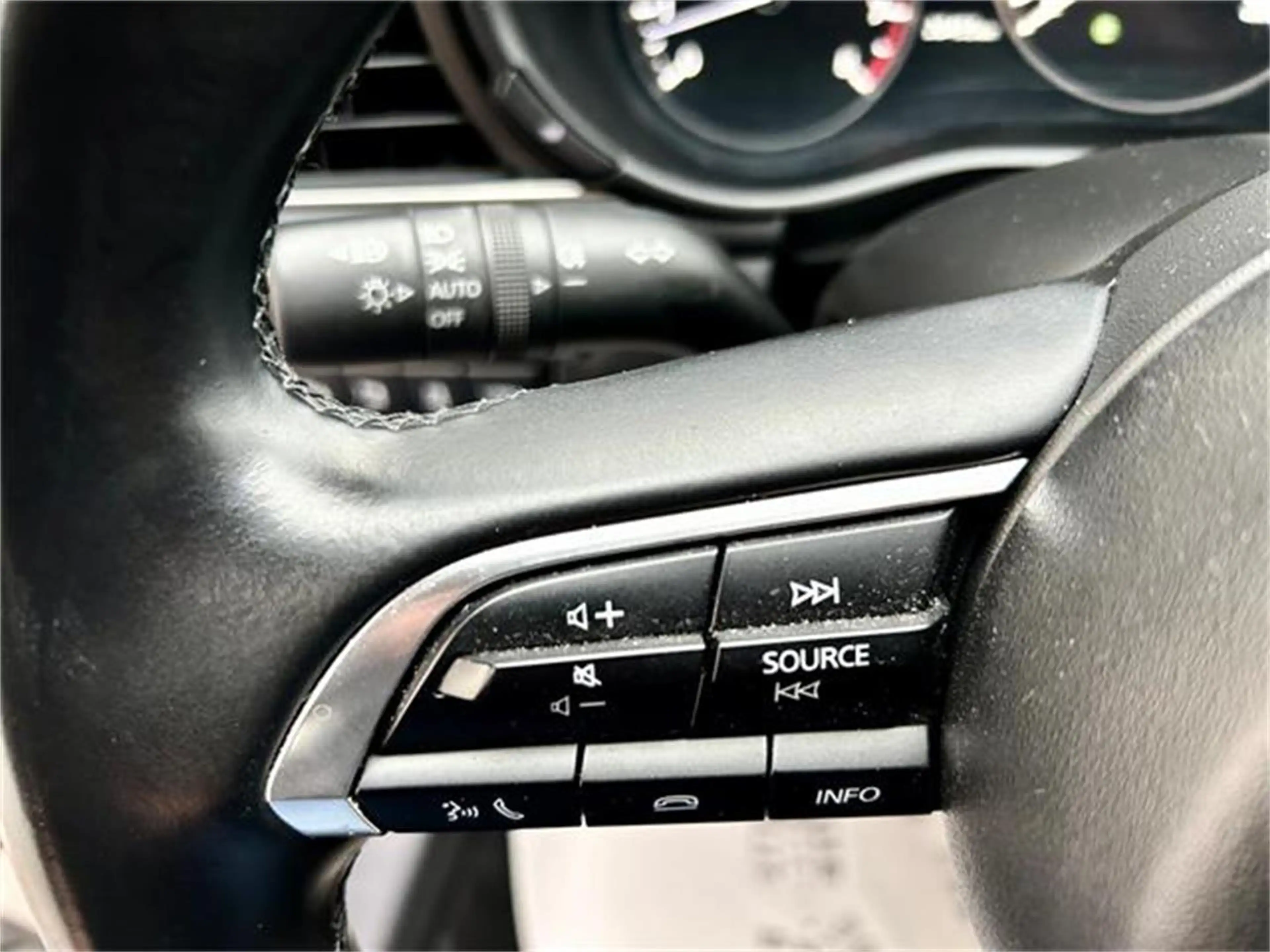 Mazda 3 Sedan e-Skyactiv G122 Exclusive-Line LIMOUSINE m — photo 10