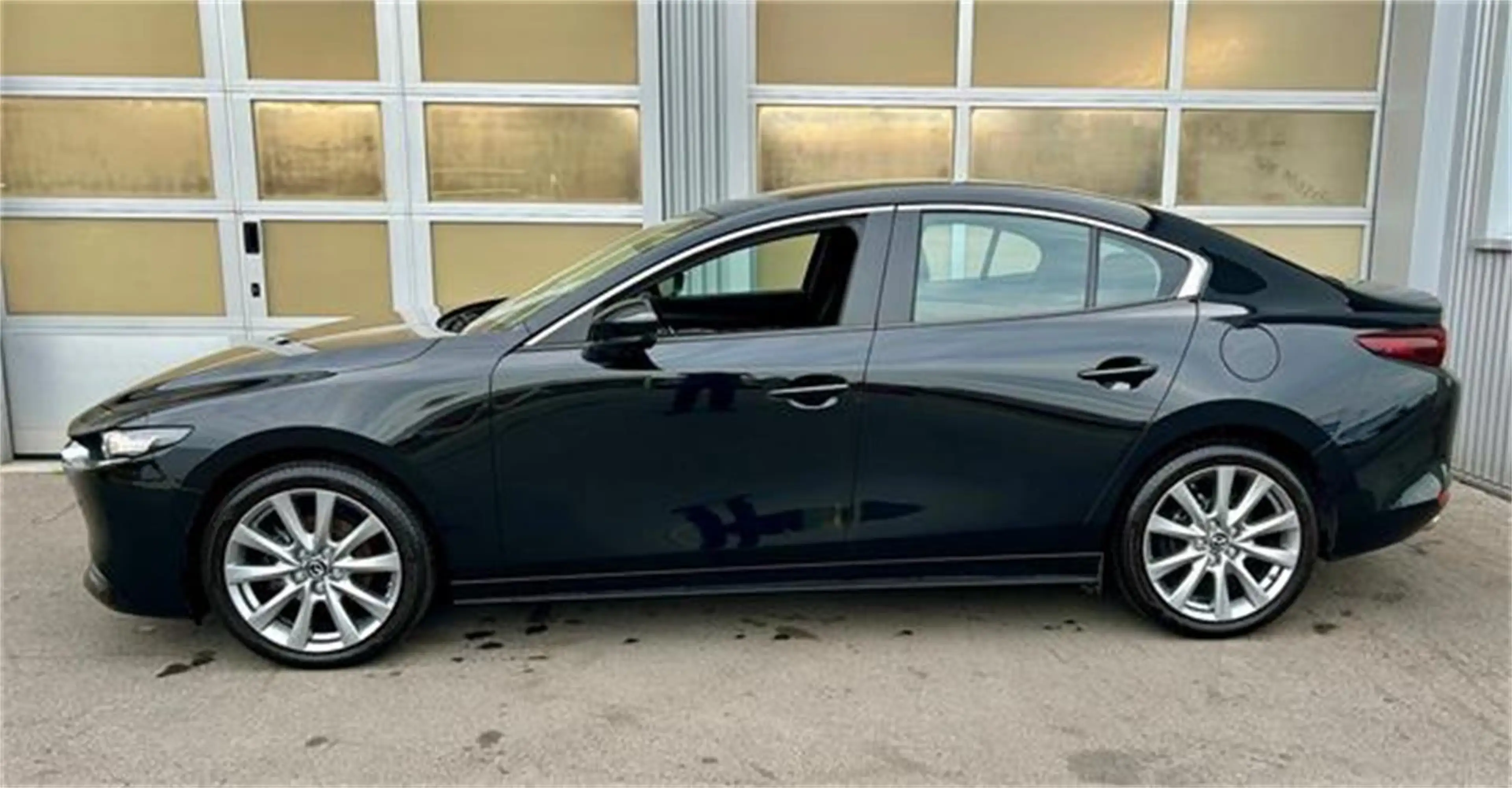 Mazda 3 Sedan e-Skyactiv G122 Exclusive-Line LIMOUSINE m — photo 2