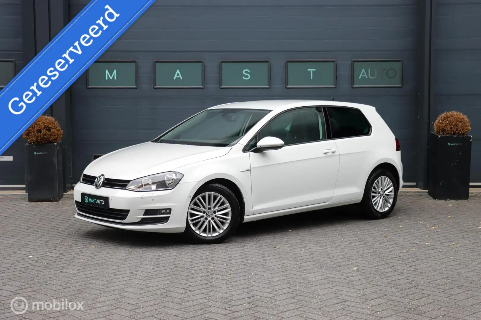 Volkswagen Golf 1.2 TSI Highline Cup| Park assist | Navi | Stoelve Wit - 1