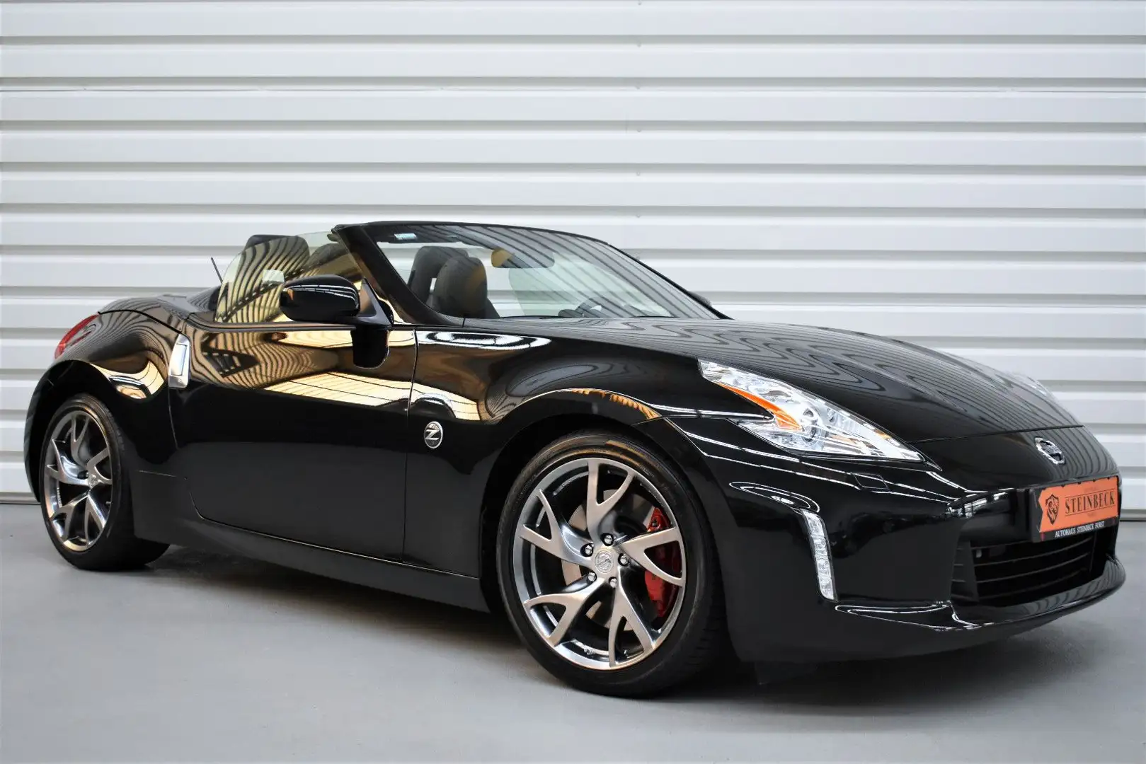 Nissan 370Z Roadster Pack+Nur.8.200km+1.Hand Schwarz - 1