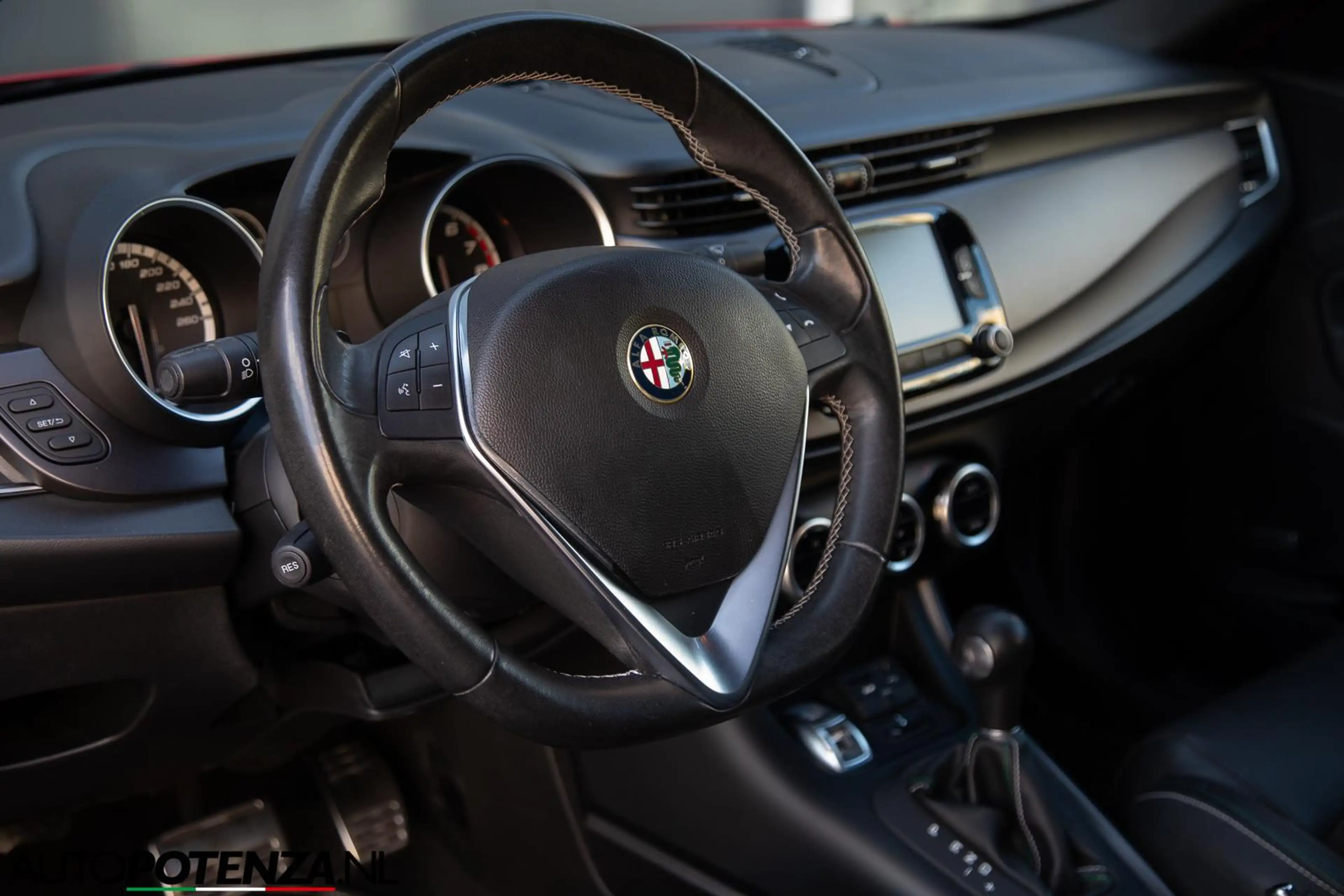 Alfa Romeo Giulietta 1.7 TBi Quadrifoglio Verde Xenon Bose — photo 13
