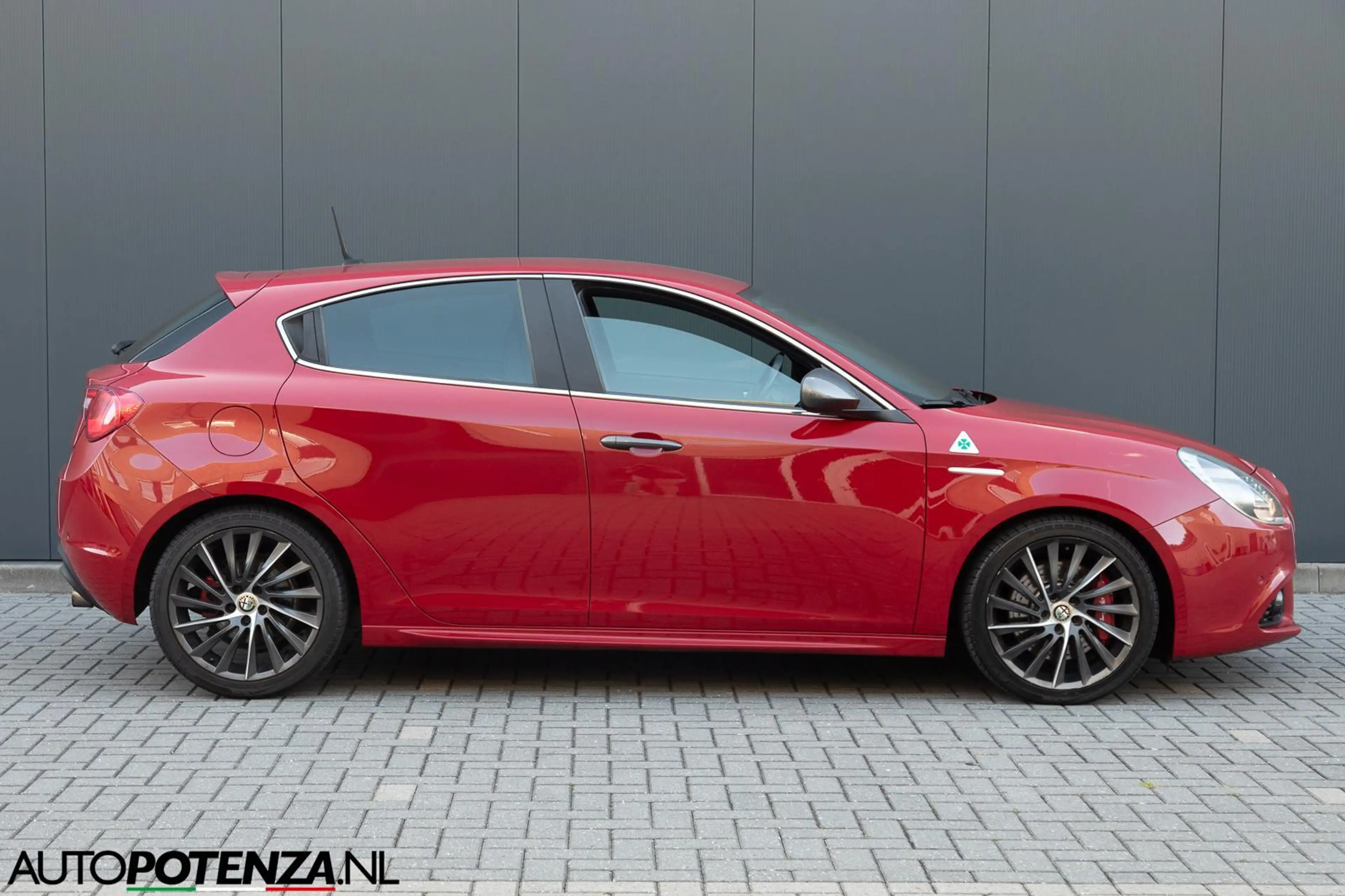 Alfa Romeo Giulietta 1.7 TBi Quadrifoglio Verde Xenon Bose — photo 6