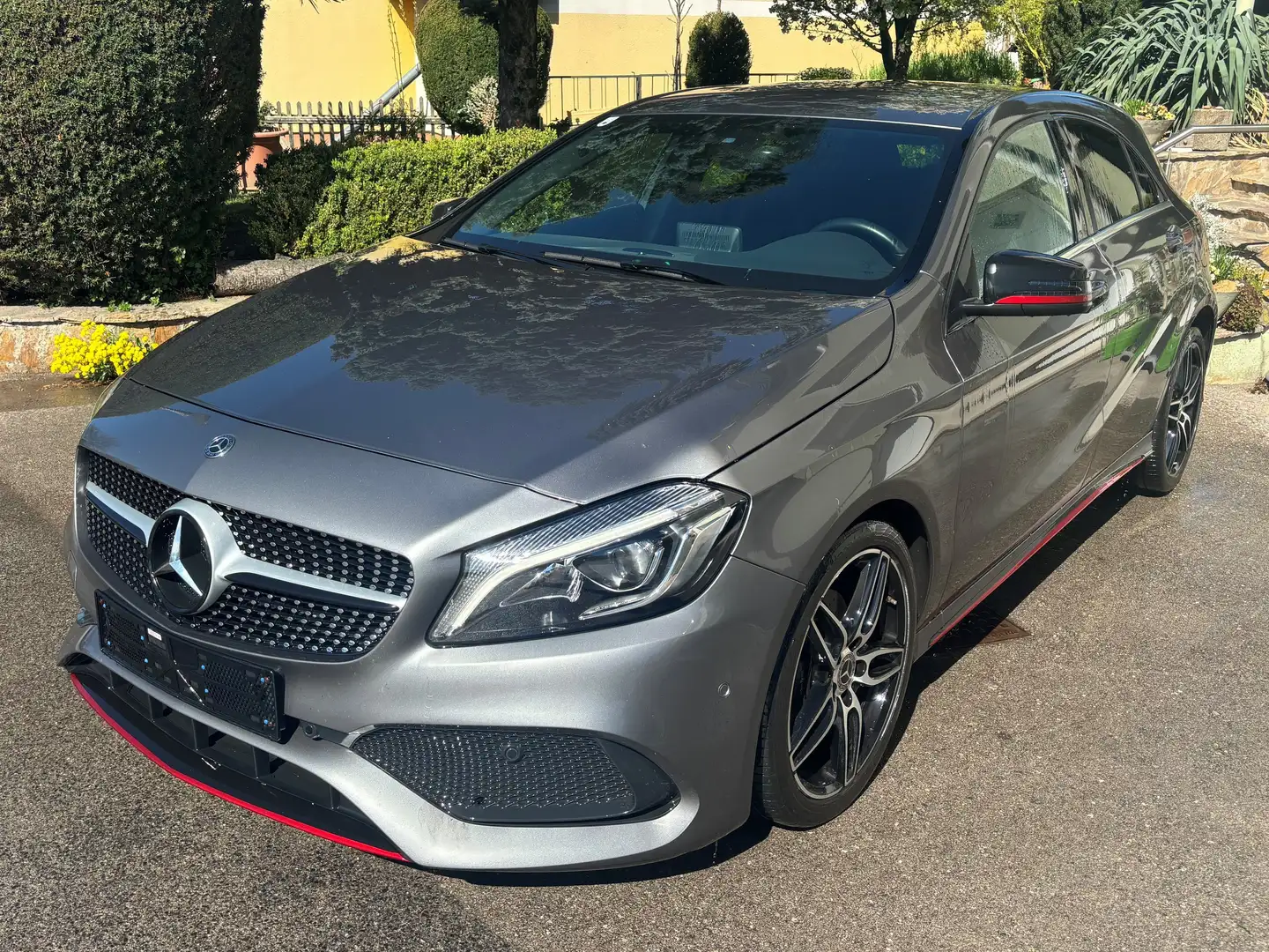 Mercedes-Benz A 160 Austria Edition AMG LINE Grey - 1