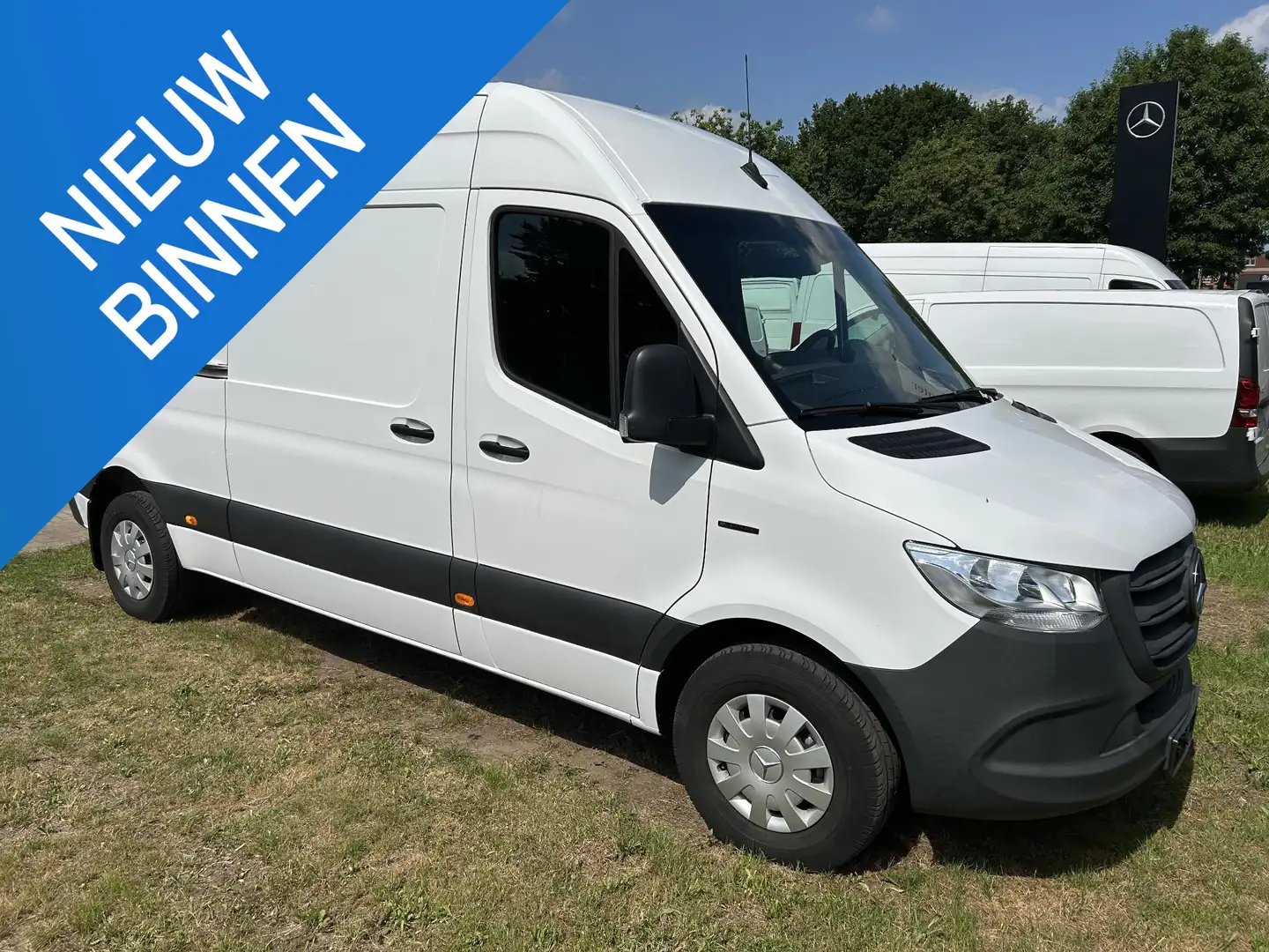 Mercedes-Benz eSprinter L2H2 47 kWh Weiß - 1