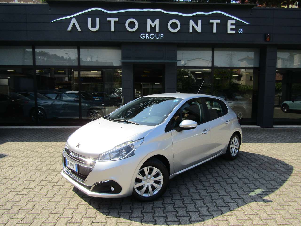 Peugeot 208 1.2 BENZINA 82 CV 5 PORTE,NEOPATENTATI