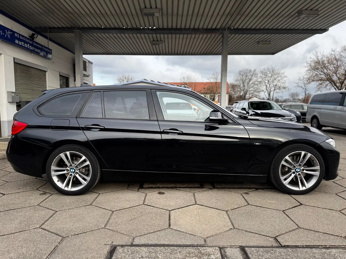 BMW 325 d SportLine Touring/Navi/Xenon/M Lenkrad/PDC Noir - 2