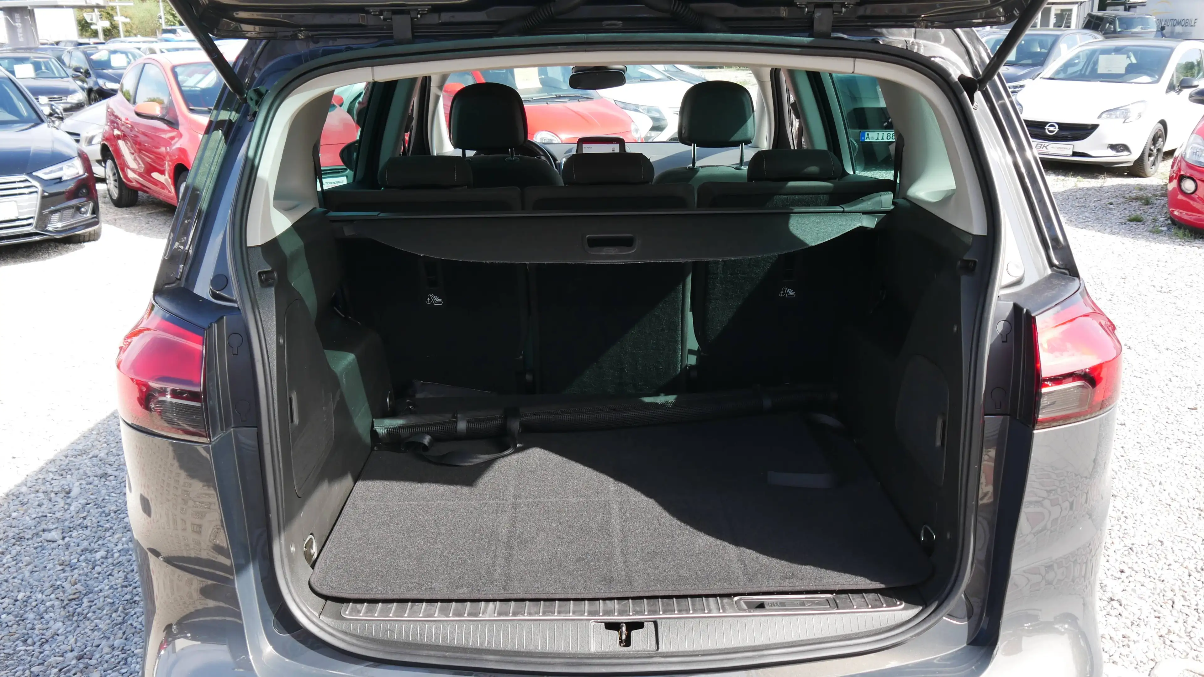Opel Zafira Tourer Euro 6 Scheckhefgepflegt 2. Hand Fahrradträger Standheiz. Klima Tempomat — photo 15