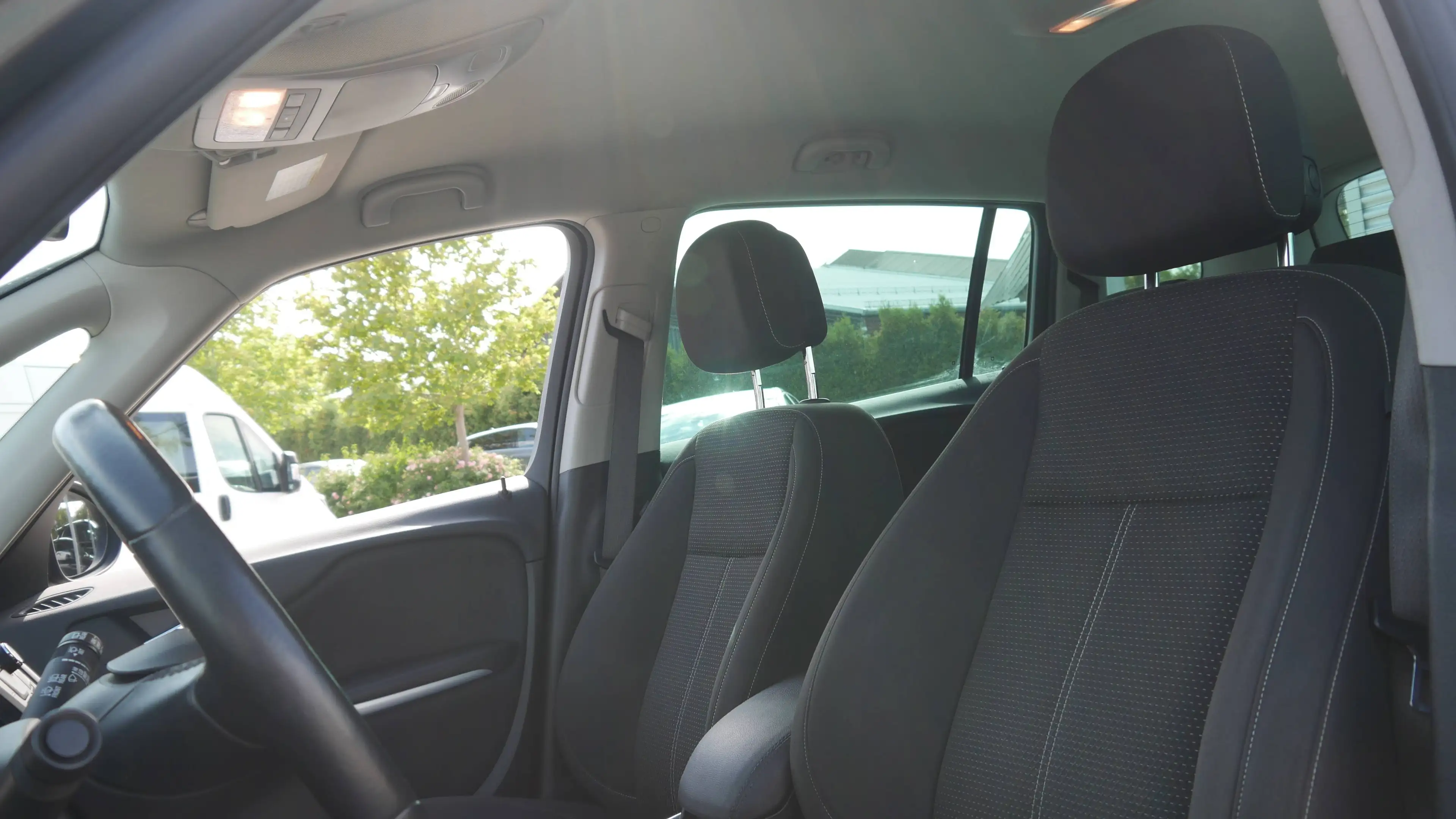 Opel Zafira Tourer Euro 6 Scheckhefgepflegt 2. Hand Fahrradträger Standheiz. Klima Tempomat — photo 13
