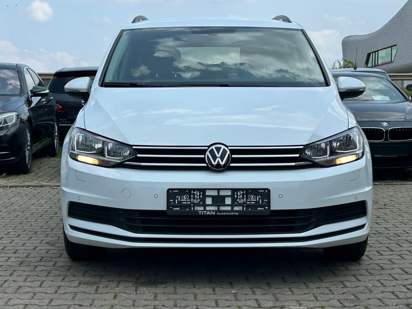 Volkswagen Touran Comfortline BMT Automatik Klima AHK SHZ Wit - 2