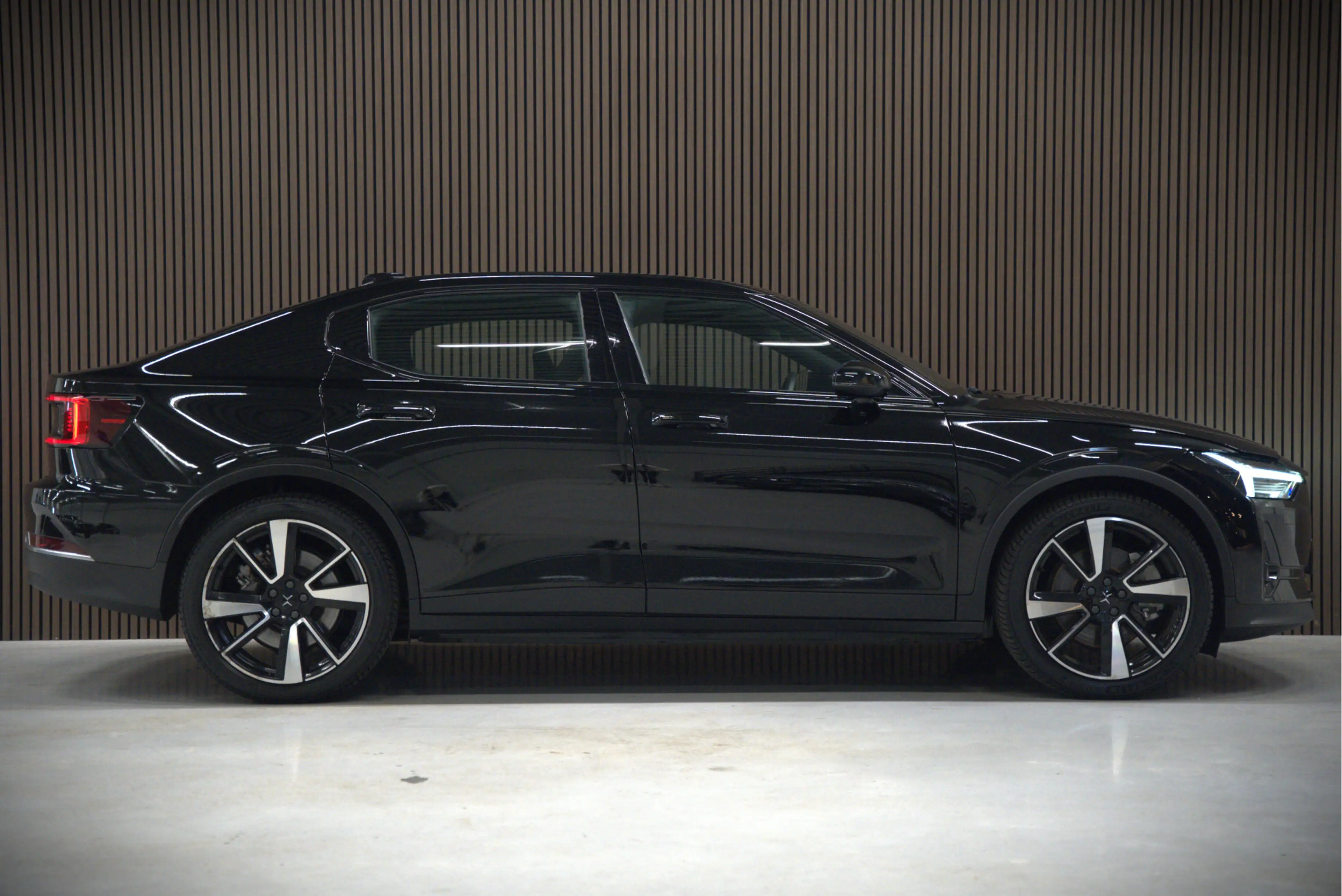 Polestar 2 Long Range Dual Motor Launch Edition 78kWh | Panor — photo 9