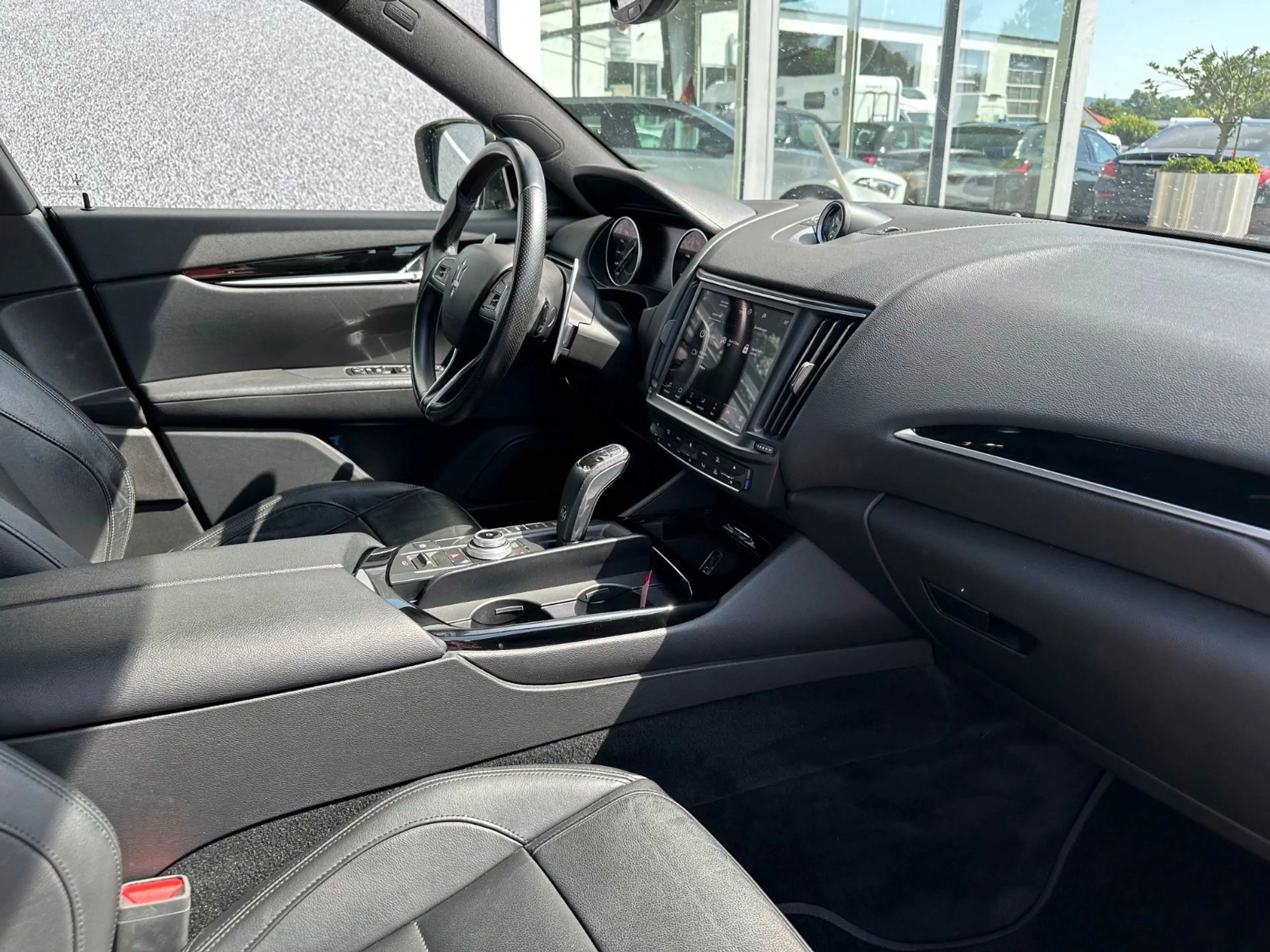 Maserati Levante Q4 GranSport — photo 15