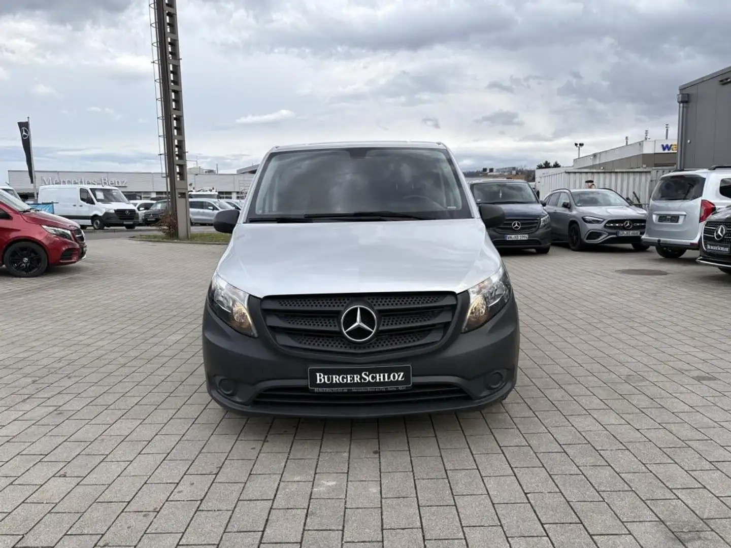 Mercedes-Benz Vito 110 CDI KA Kompakt 3-Sitze Klima AHK 1.2t. Plateado - 2