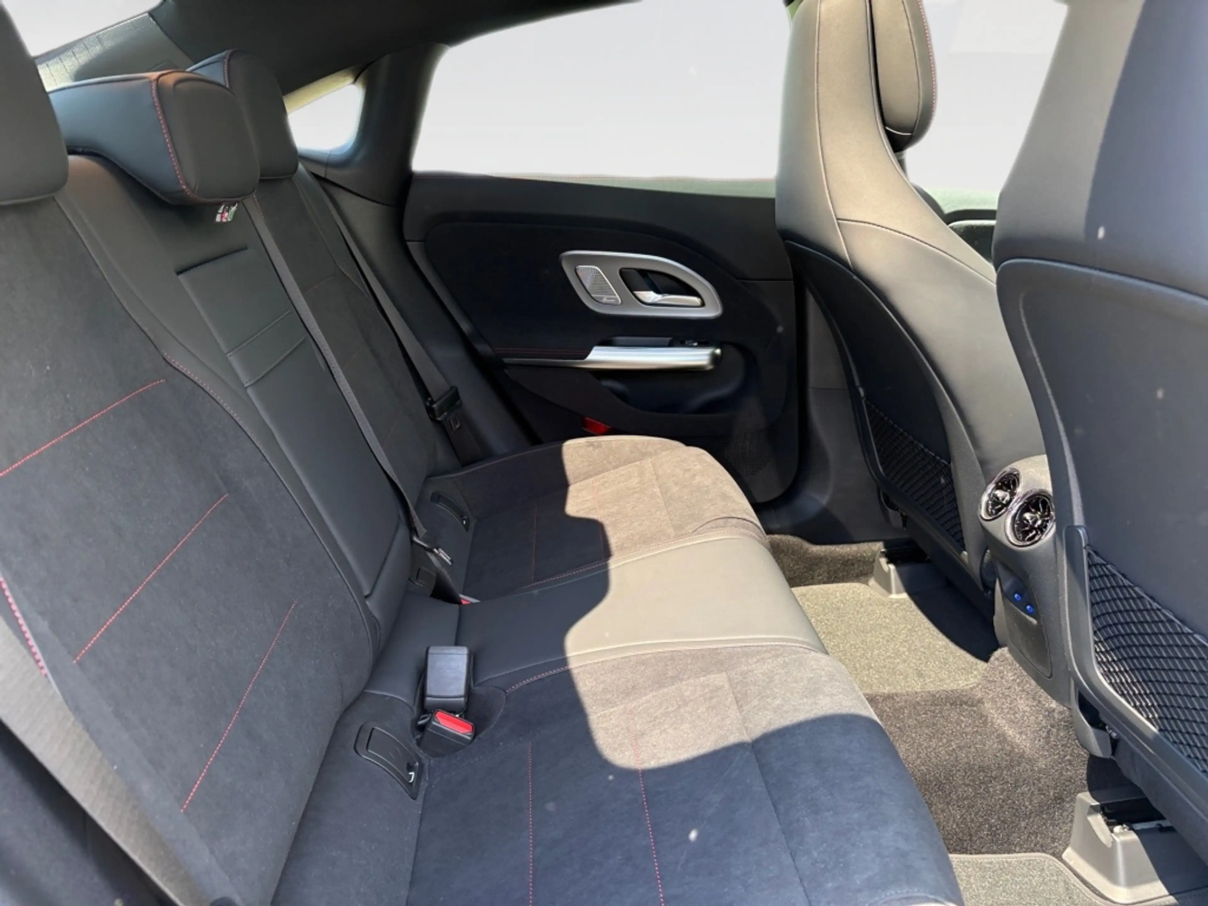 Mercedes-Benz CLA 220 AMG-Line+Night+Pano+DISTRON+KEYLESS+Memo — photo 9