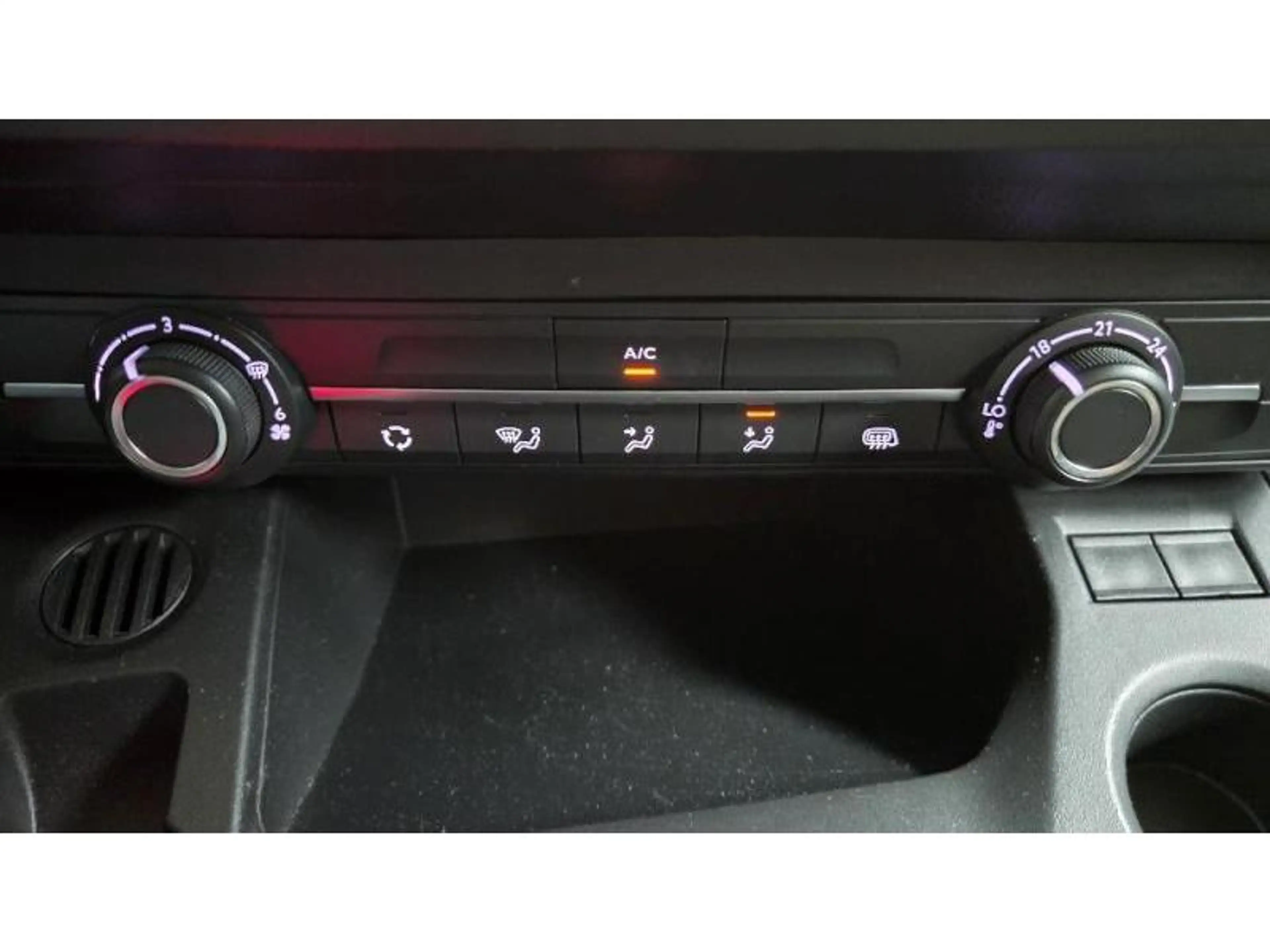 Peugeot Partner Premium — photo 14