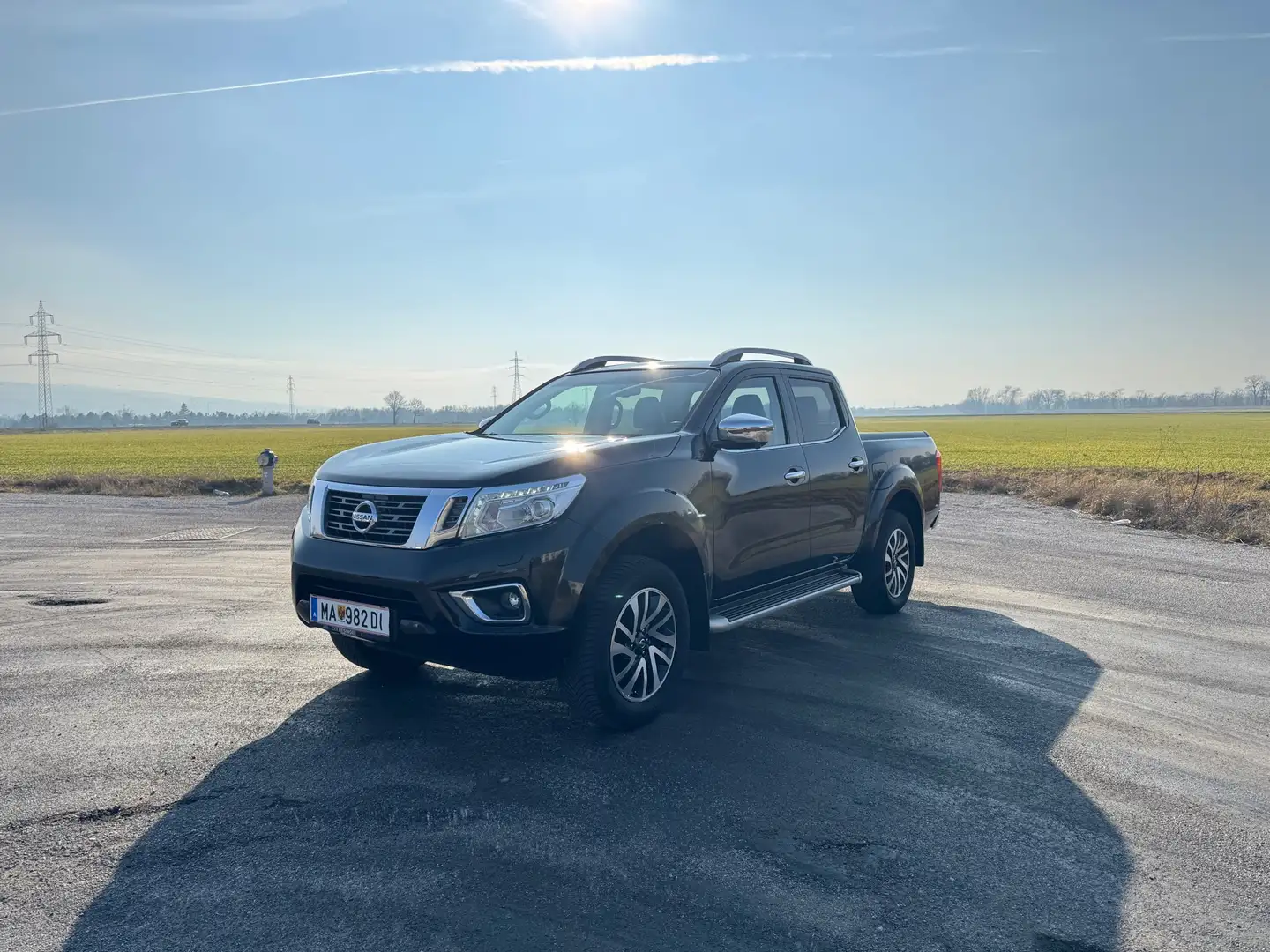 Nissan Navara 2,3dCi 4x4 *Automatik* *360-Grad Kamera* Czarny - 1