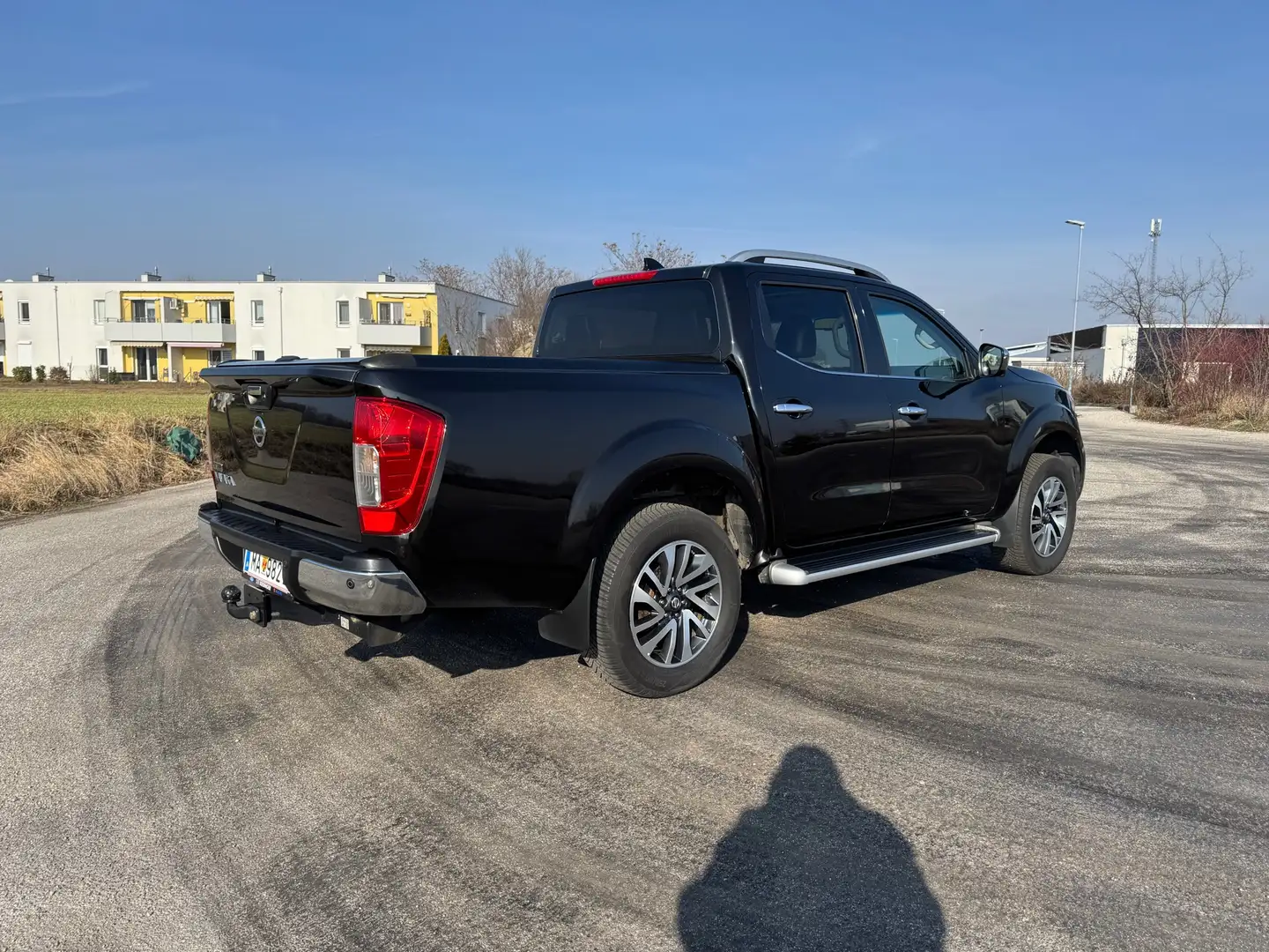 Nissan Navara 2,3dCi 4x4 *Automatik* *360-Grad Kamera* Czarny - 2