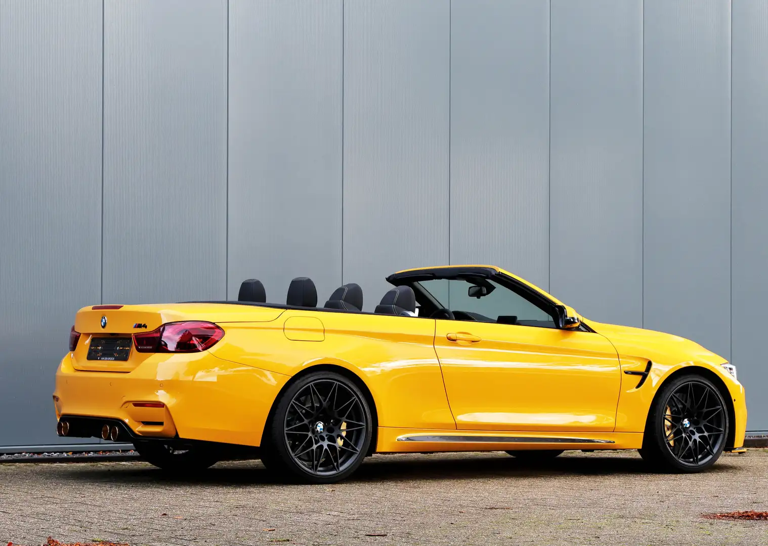 BMW M4 Cabrio 3.0 Competition DKG Drivelogic Gelb - 1
