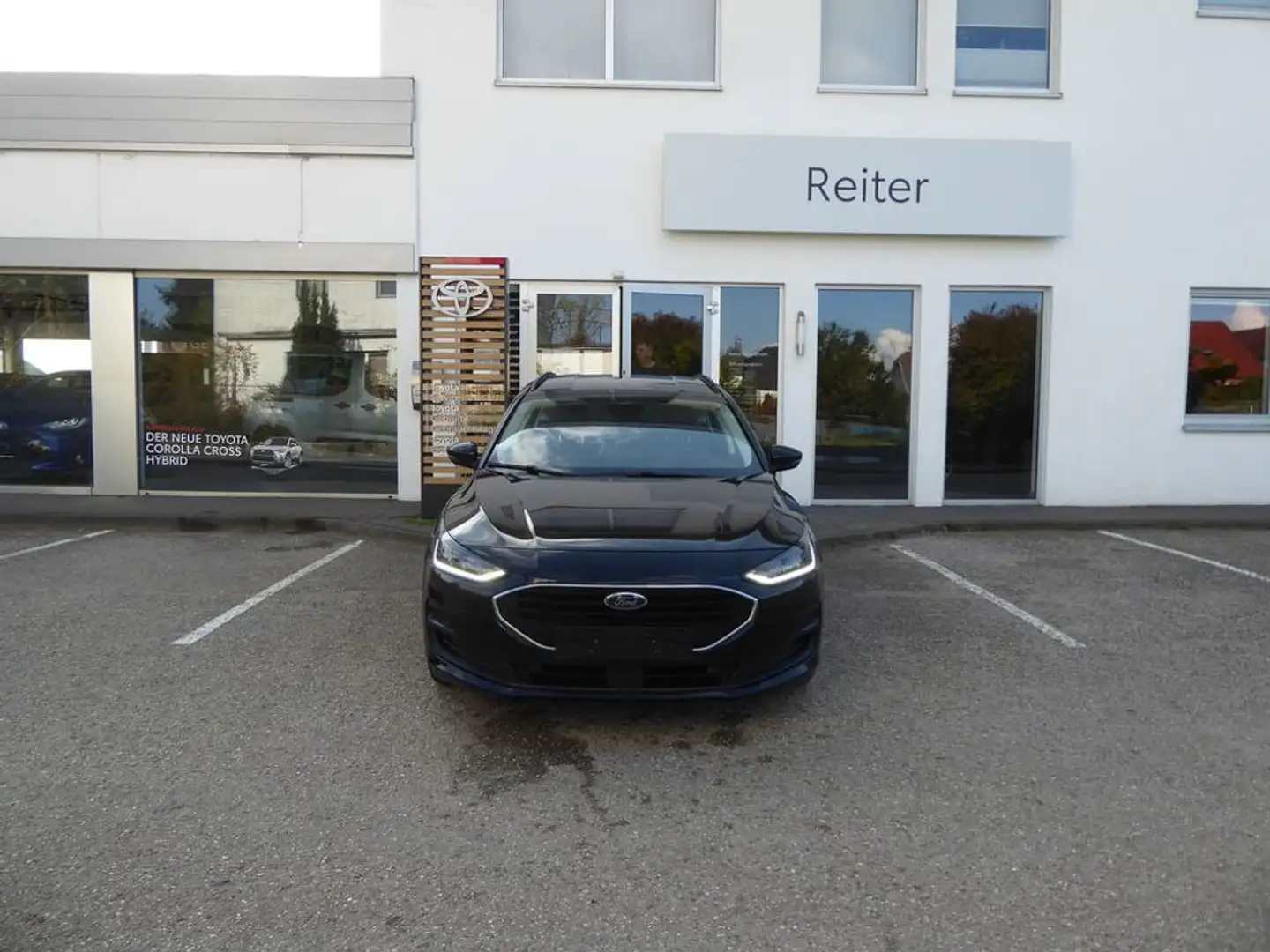 Ford Focus Traveller 1,5 EcoBlue *LED*NAVI*PDC* Schwarz - 1