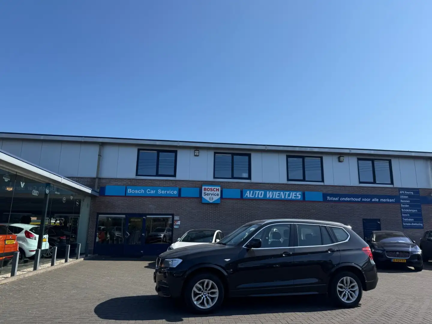 BMW X3 xDrive20i Aut 135kw | Executive Sport | Navi Zwart - 1