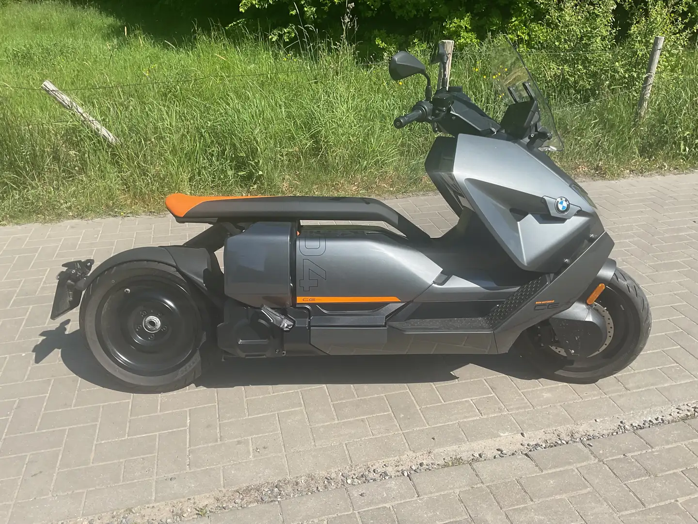 BMW CE 04 15kw Šedá - 1