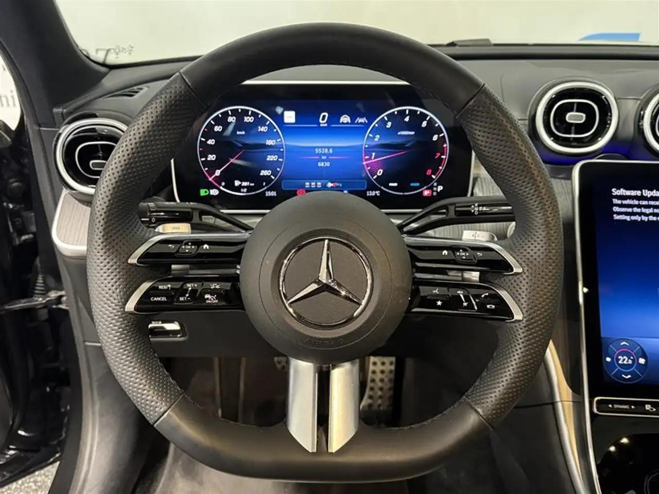 Mercedes-Benz C-Class снимка Mercedes-Benz C-Class