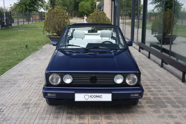 Volkswagen Golf view 3
