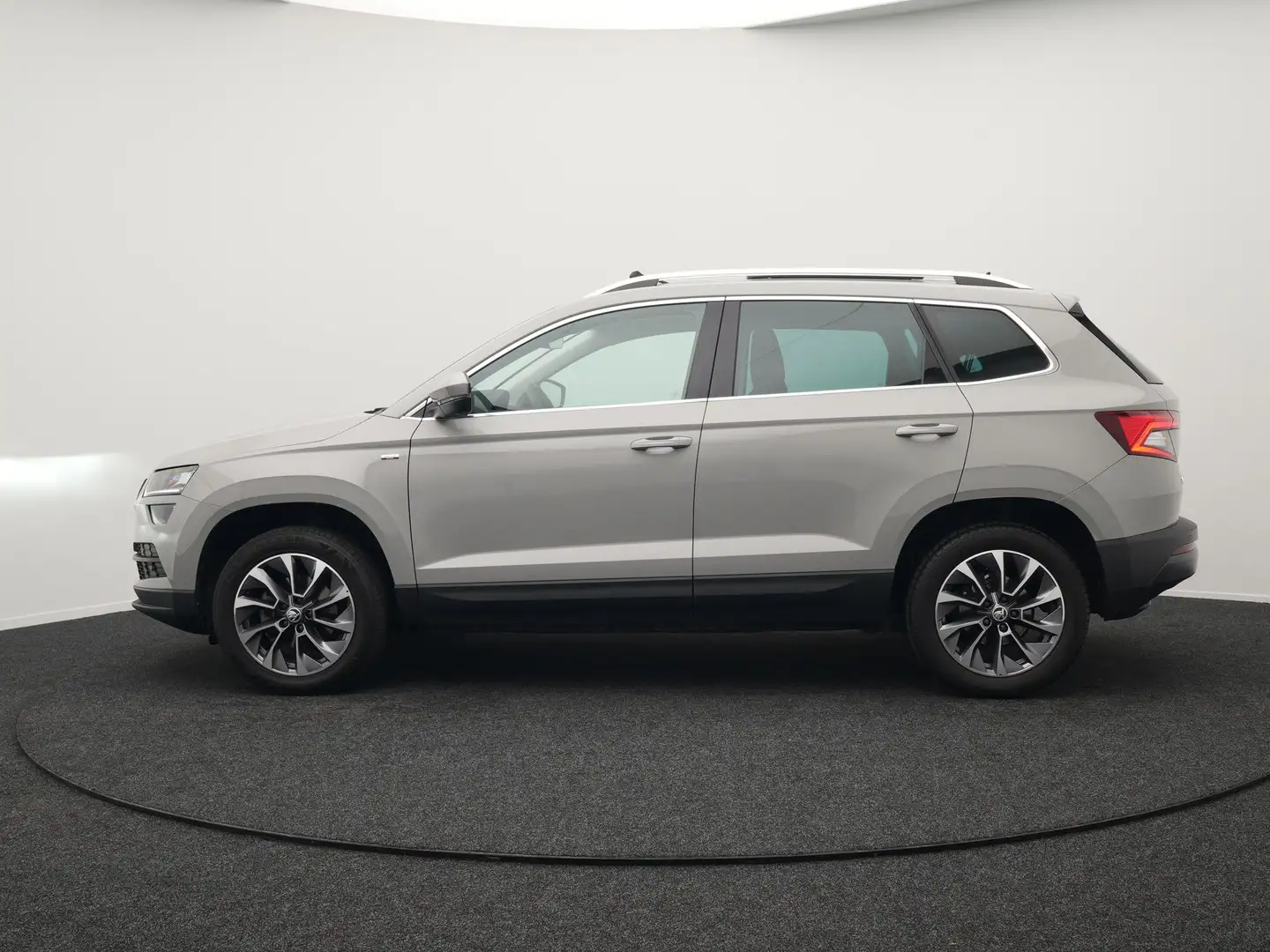Skoda Karoq 1.5 TSI ACT Style 150pk DSG | Panodak | Trekhaak a Grijs - 2