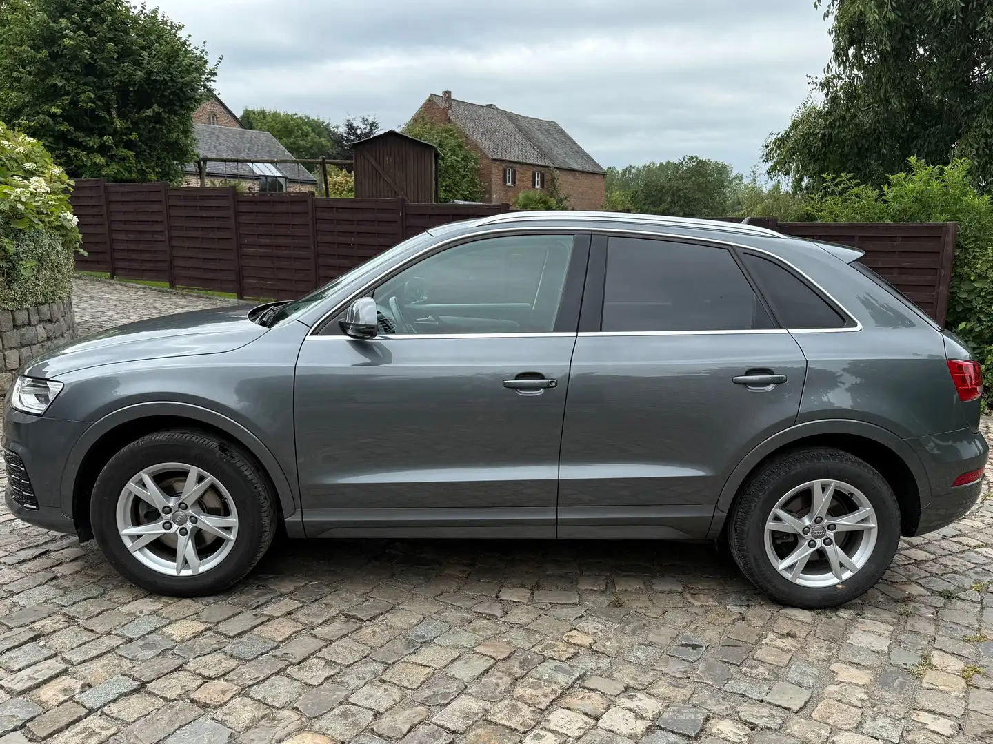 Audi Q3 Q3 1.4 TFSI Sport Grijs - 1