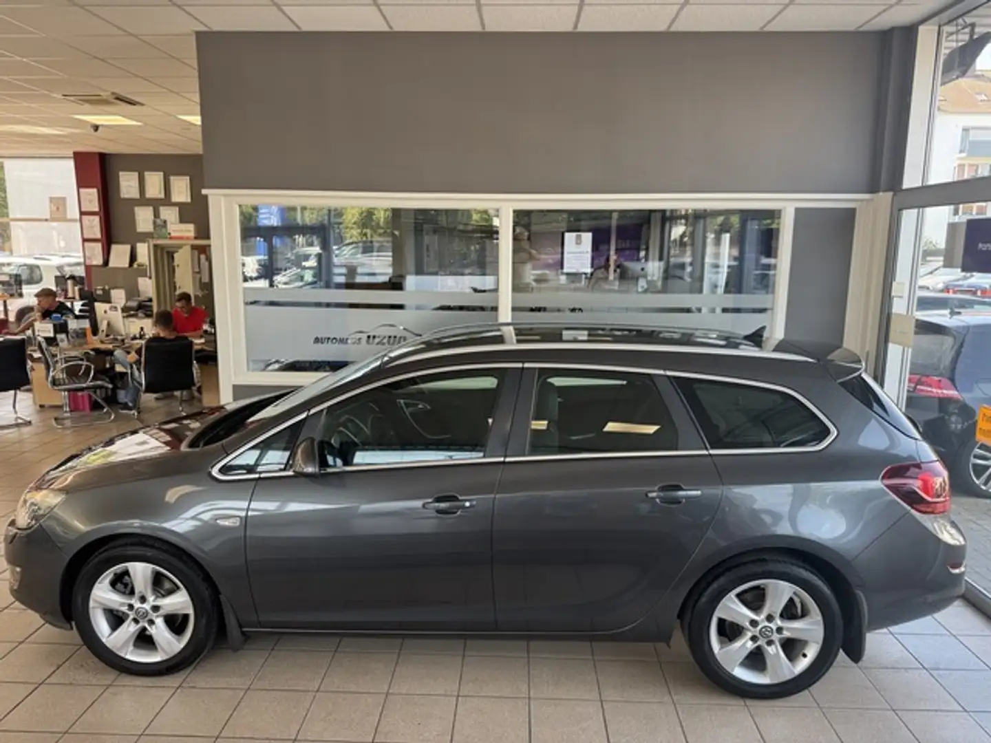 Opel Astra Sports Tourer 1.6 Turbo Sport Xenon Navi Schwarz - 1