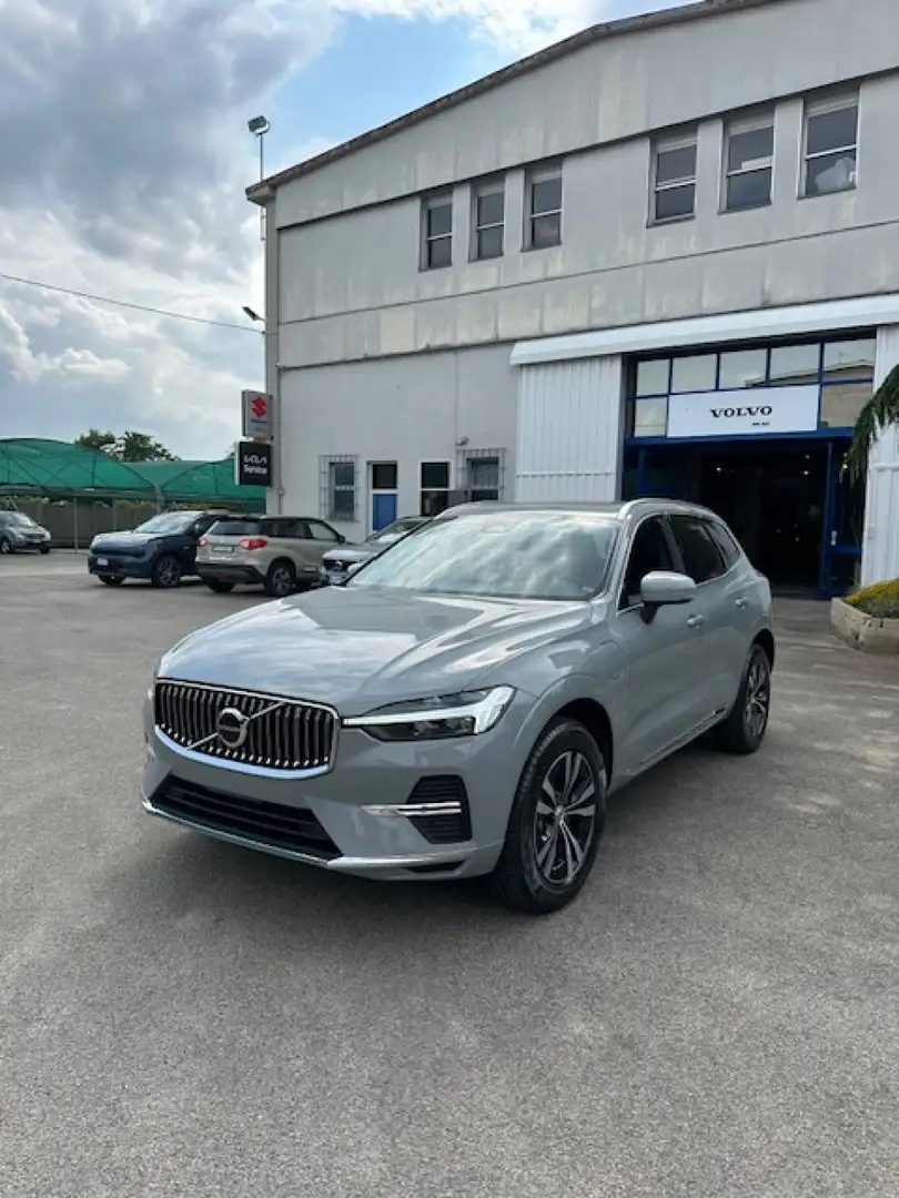 Volvo XC60 T6 Plug-in hybrid AWD automatico Core Grigio - 2