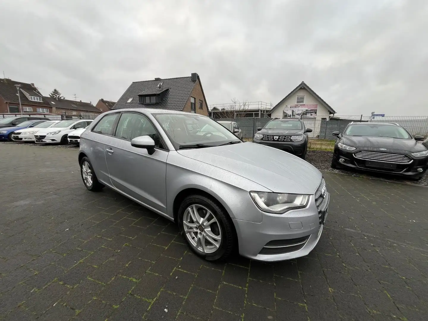 Audi A3 attraction 1.6 DSG ultra Srebrny - 1