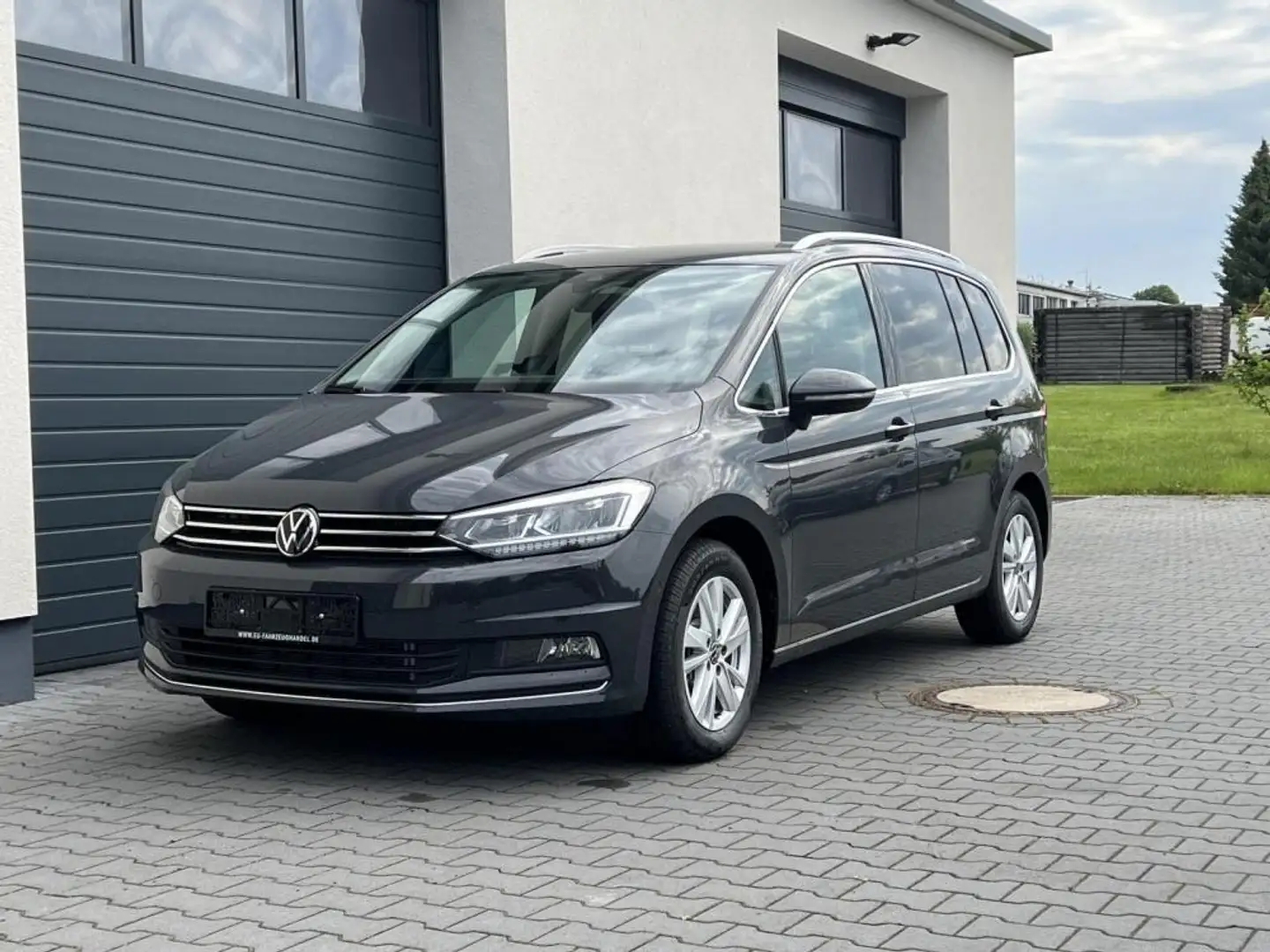 Volkswagen Touran R-Line 1,5 TSI DSG 110KW Navigation 110 kW (150... - 1