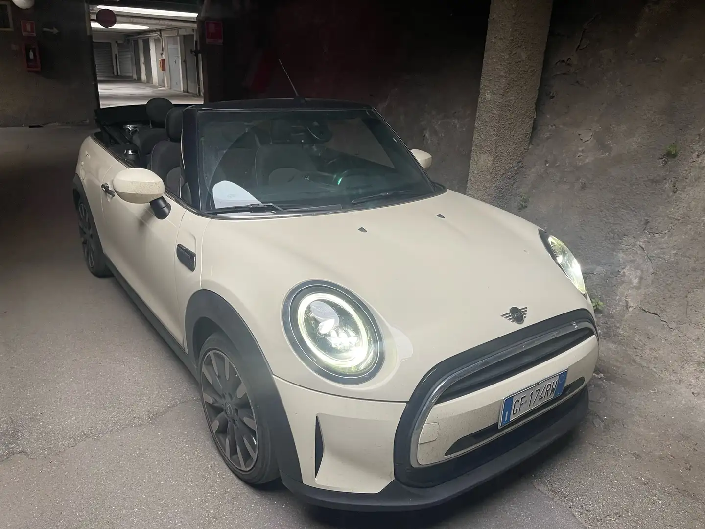 MINI Cooper Cabrio 1.5 auto Wit - 1